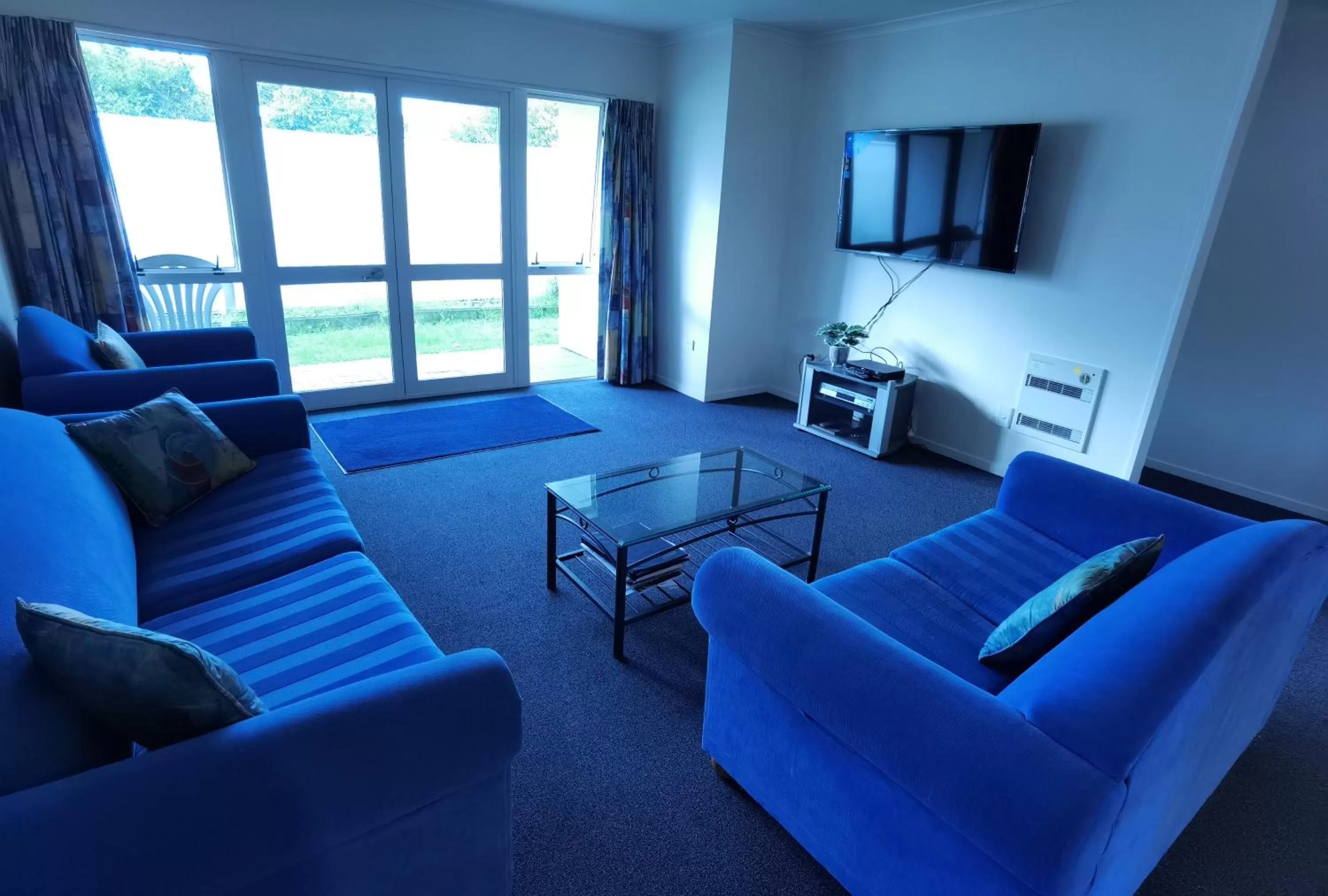 Seating area in Harringtons Motor Lodge