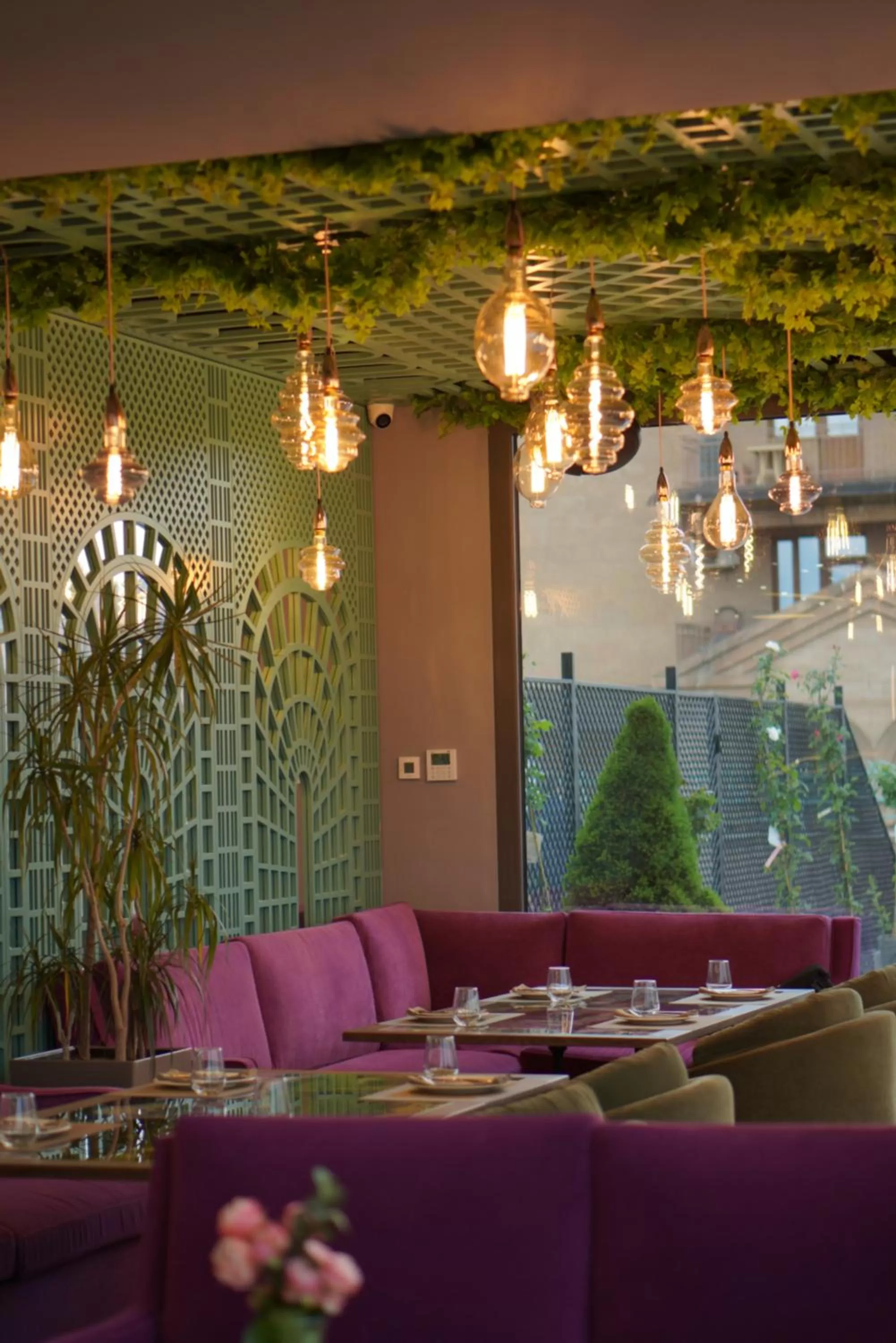 Restaurant/places to eat in Paris Hotel Yerevan