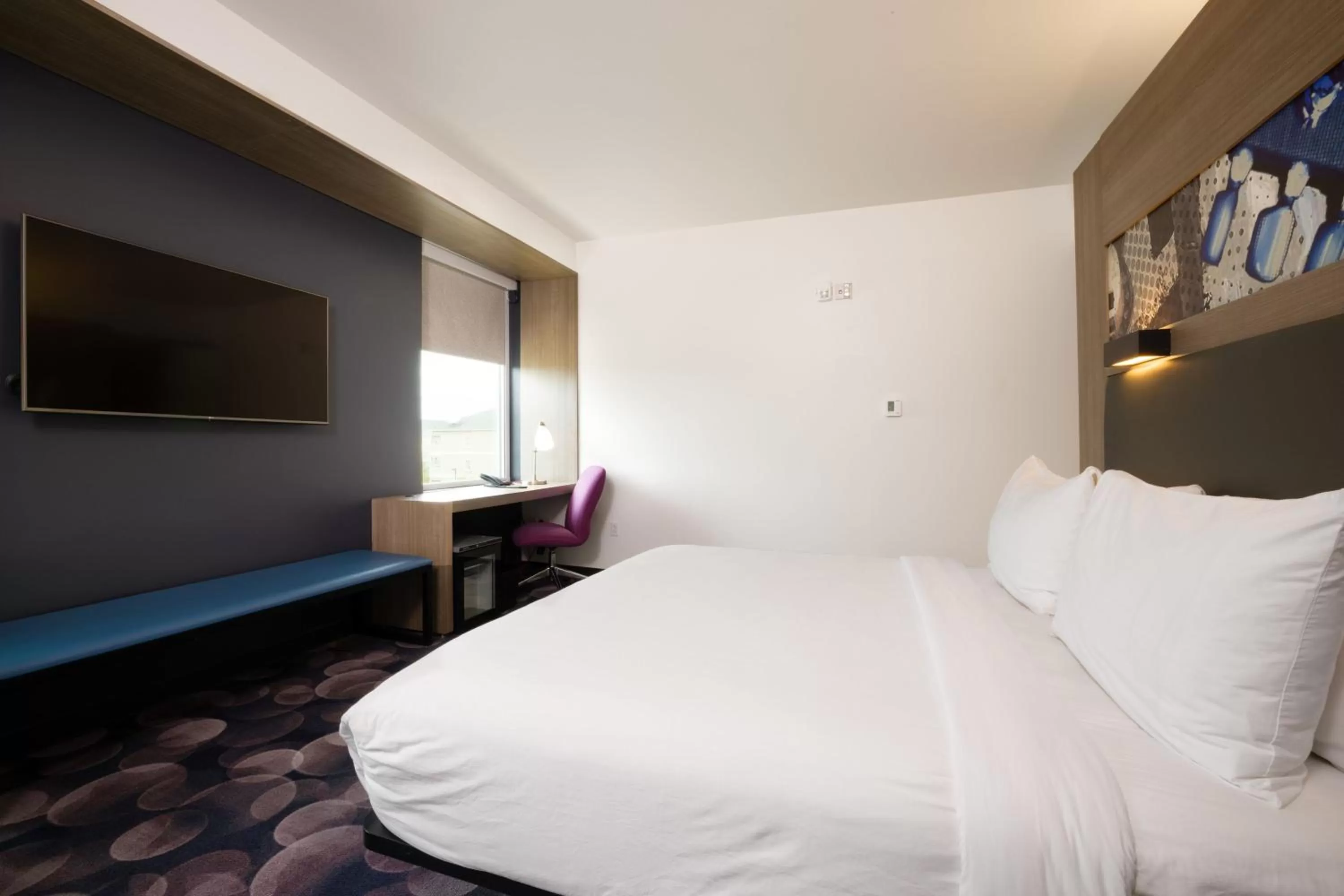 Photo of the whole room, Bed in Aloft Austin Airport
