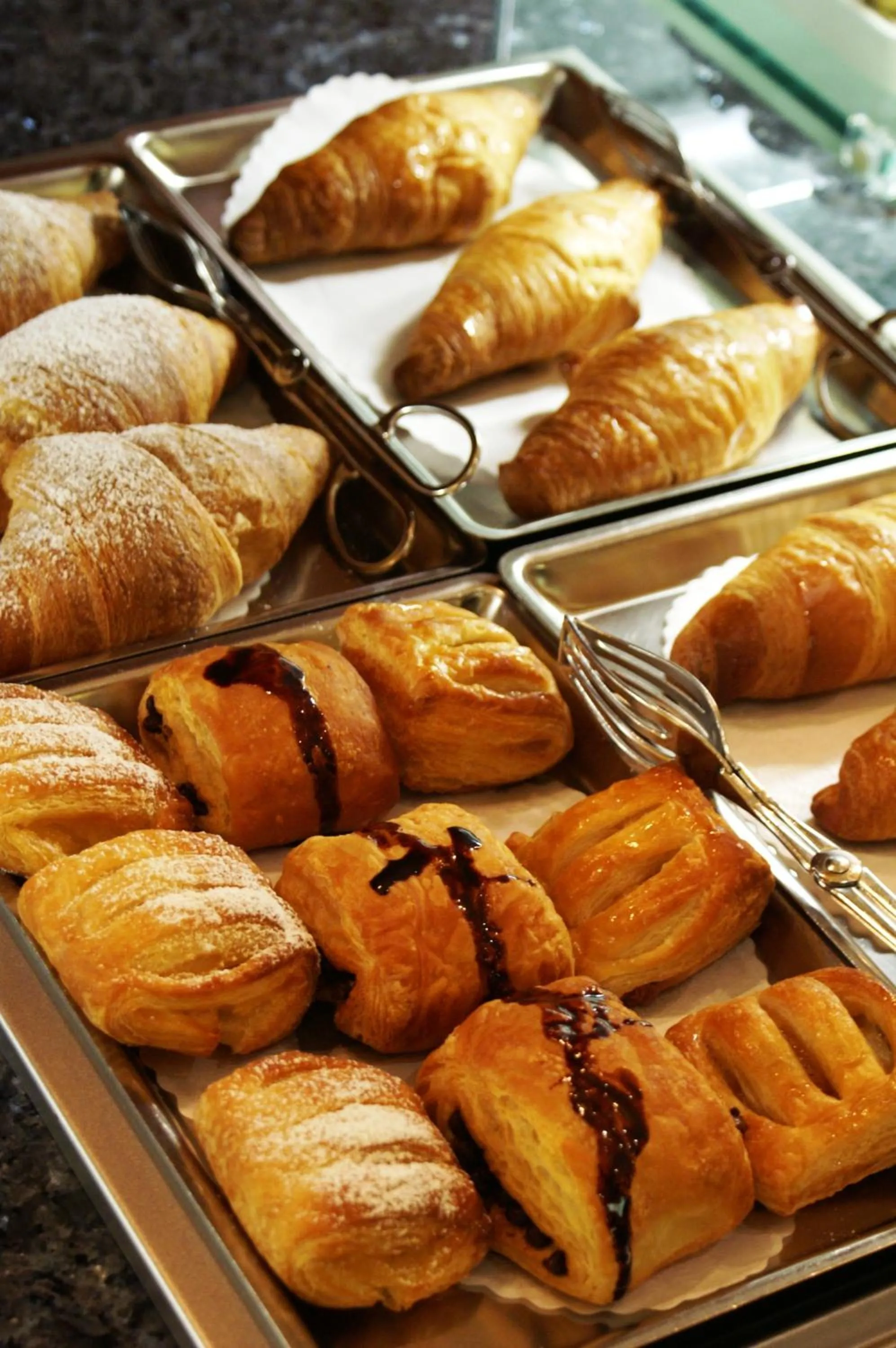 Food and drinks in Hotel Manfredi Suite In Rome