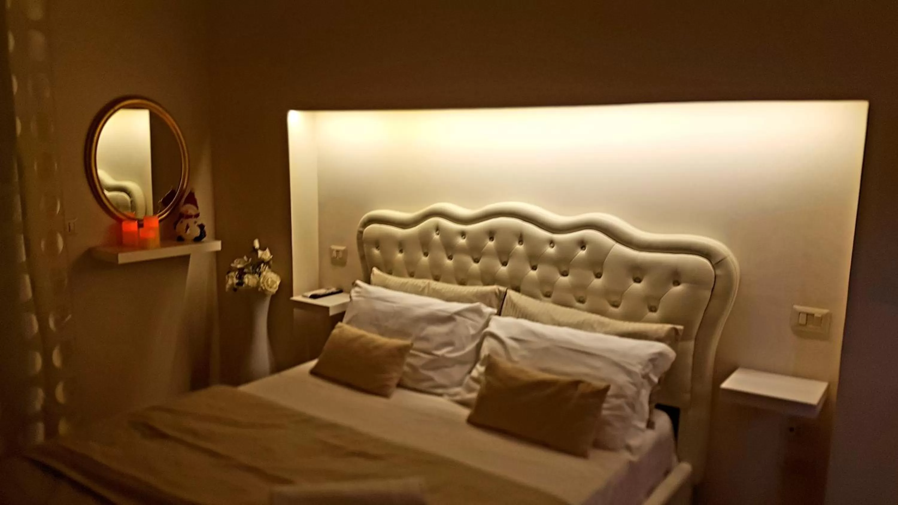 Bed in Pompeii Ruins De Charme B&B