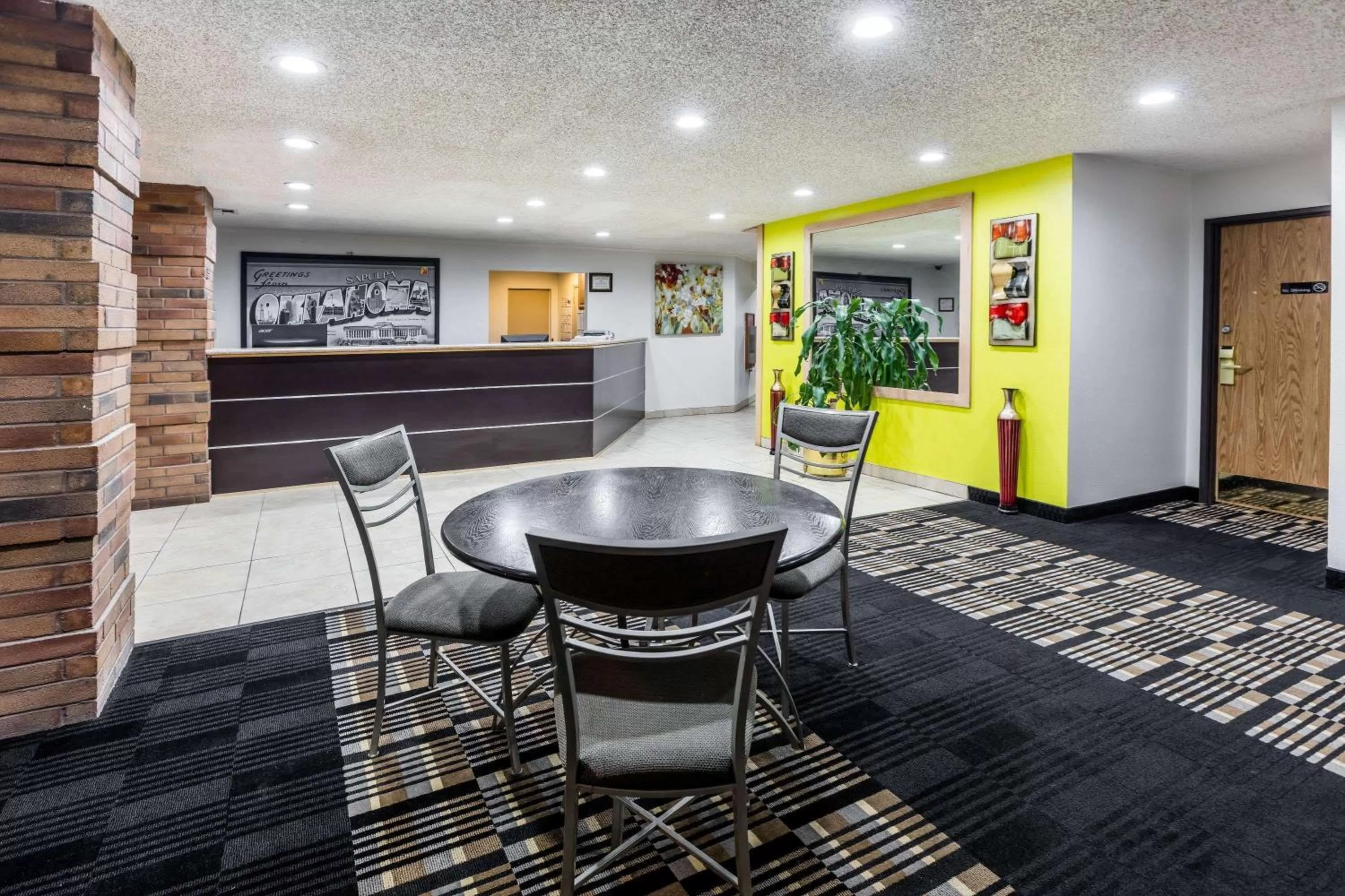 Lobby or reception in Super 8 by Wyndham Sapulpa/Tulsa Area