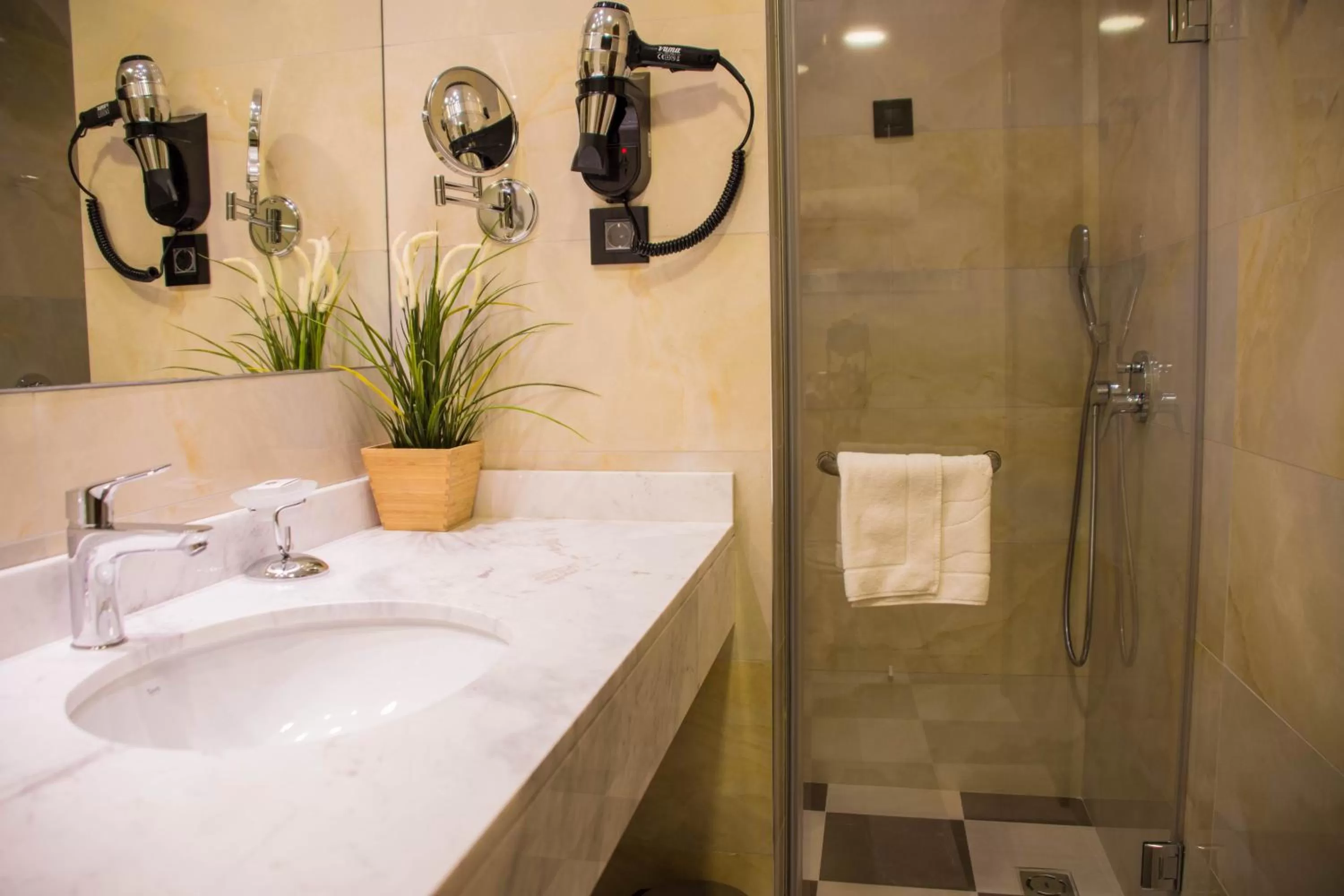 Shower in Xenon Hotel & SPA