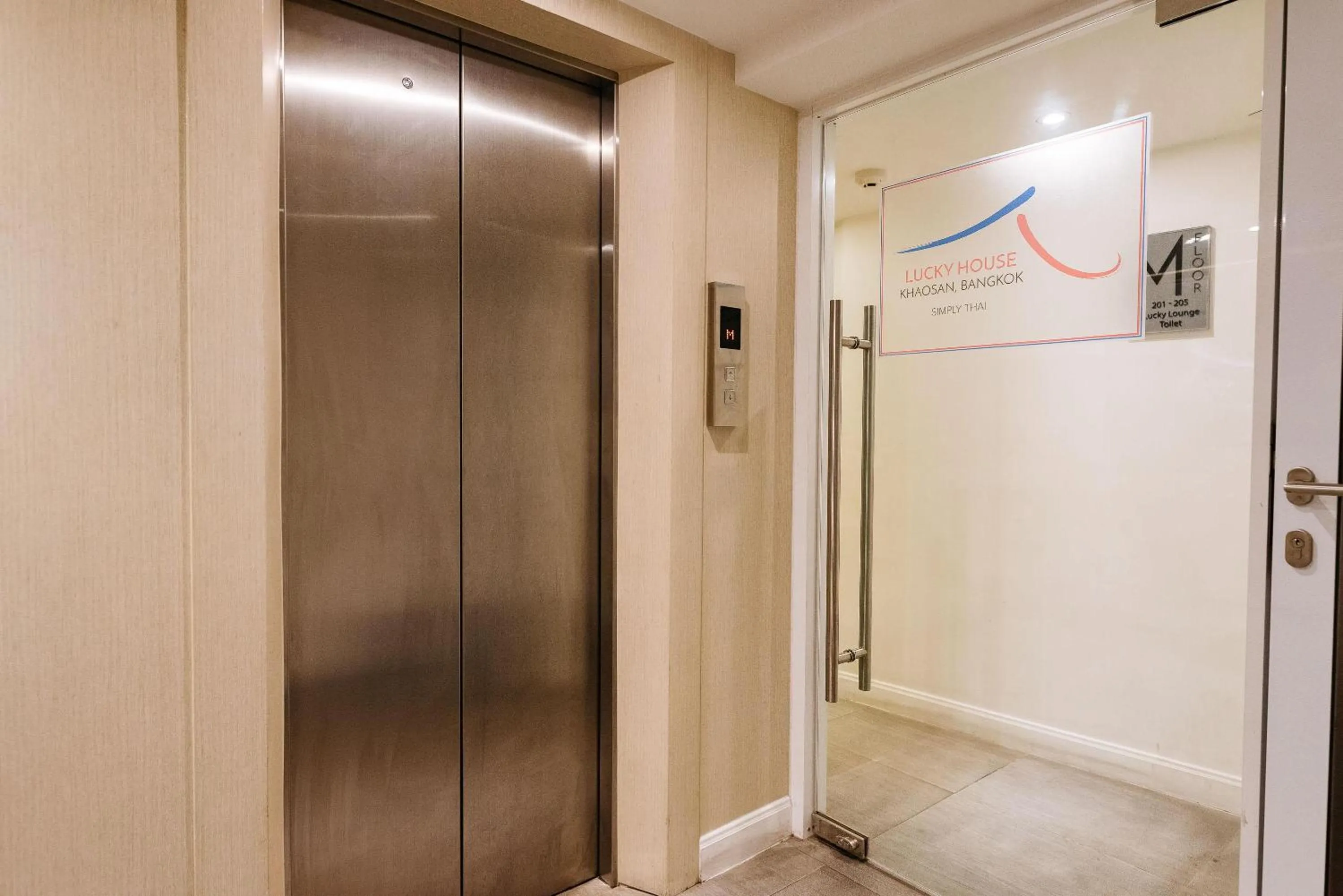 Property building in Lucky House Khaosan