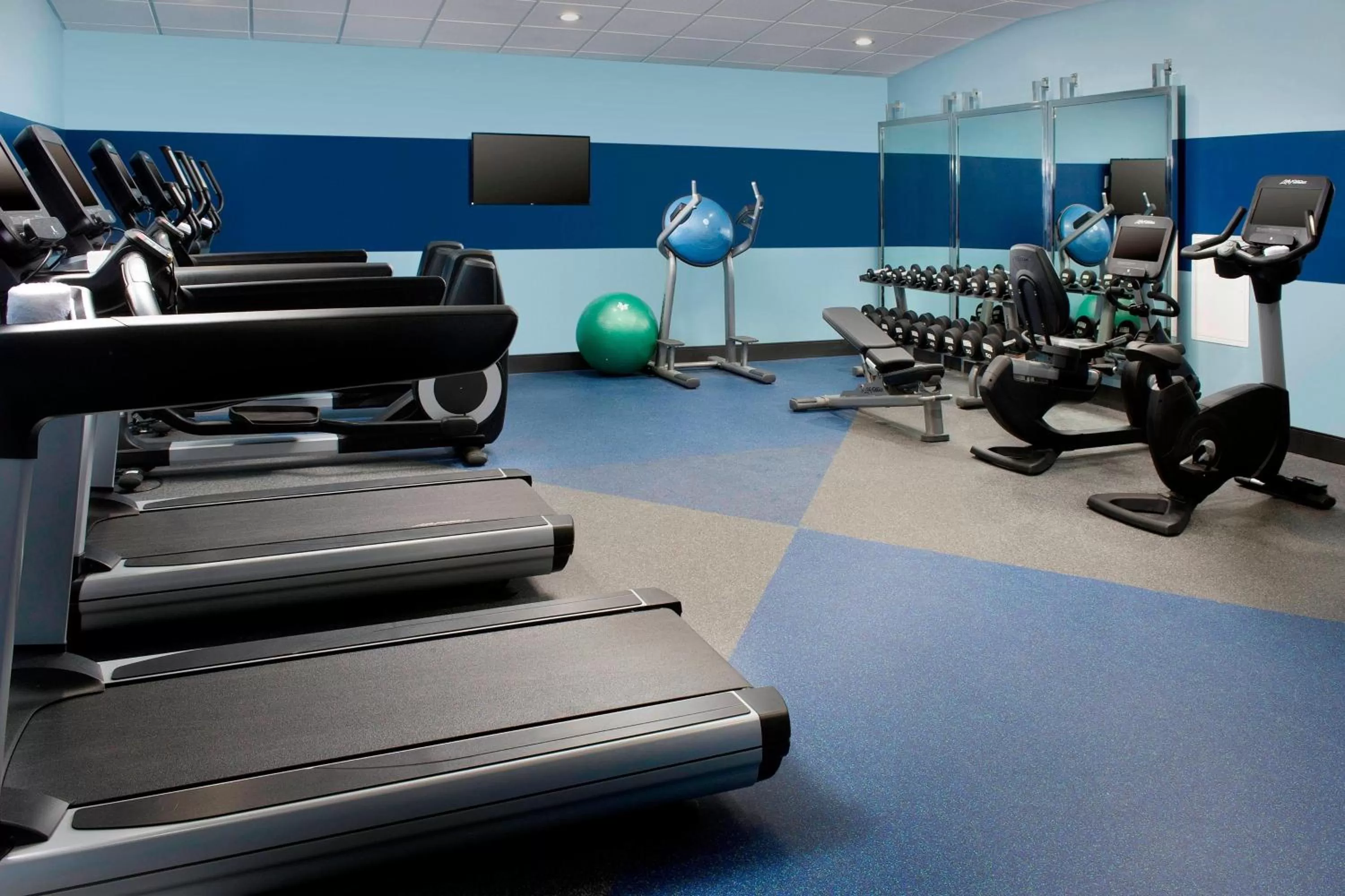 Fitness centre/facilities in Four Points by Sheraton Virginia Beach Oceanfront