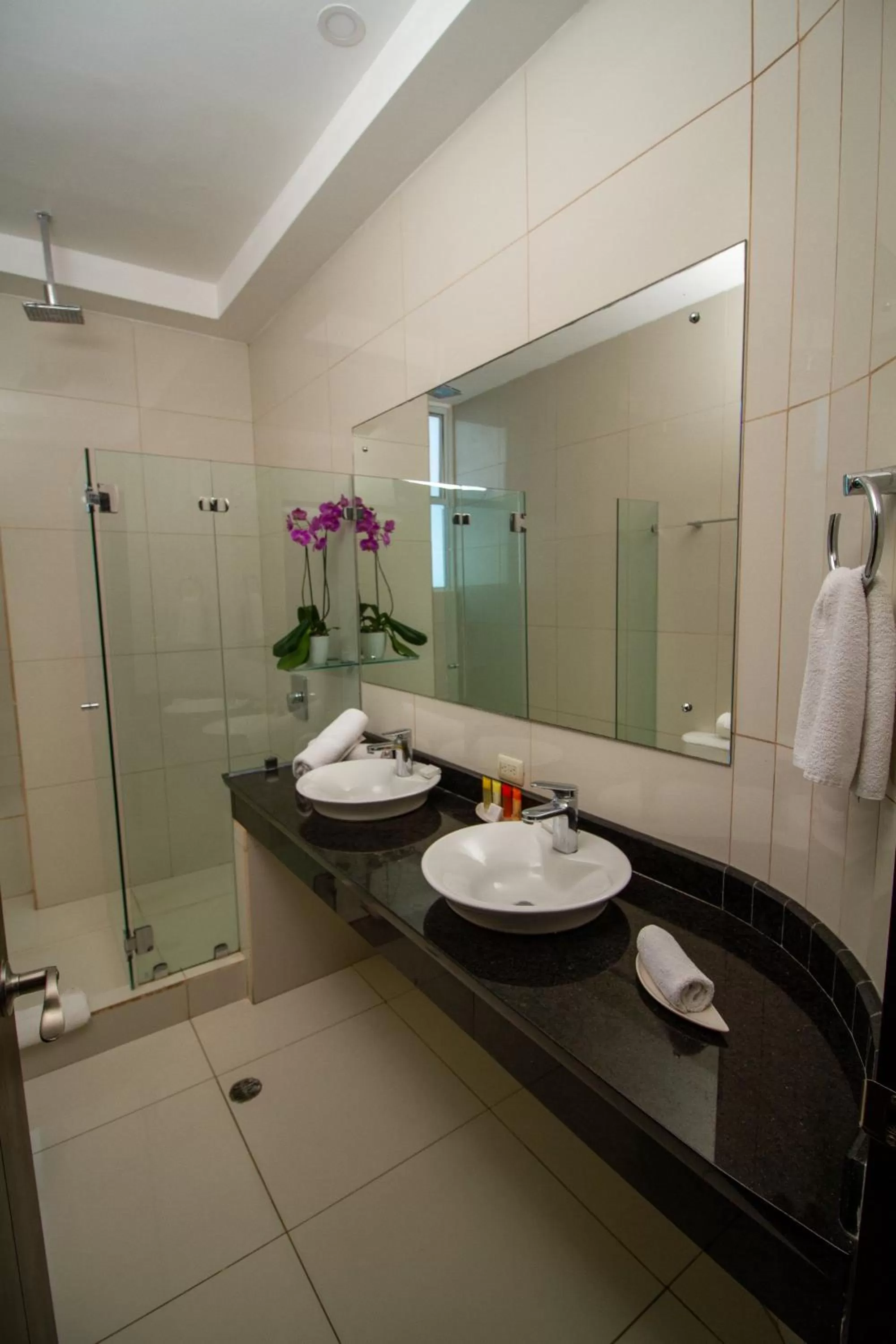 Bathroom in Puerto Azul Hotel