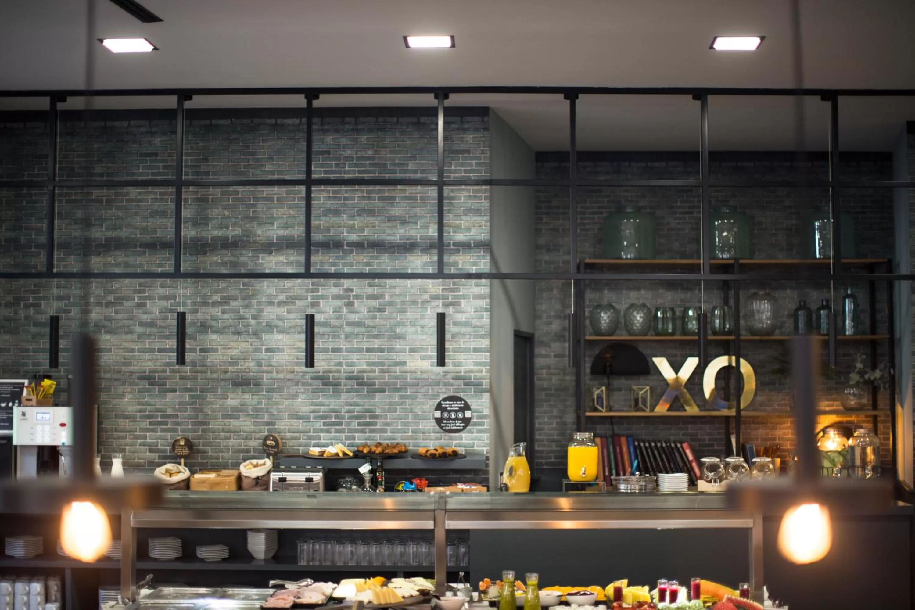 Restaurant/places to eat in Petit Palace Triball