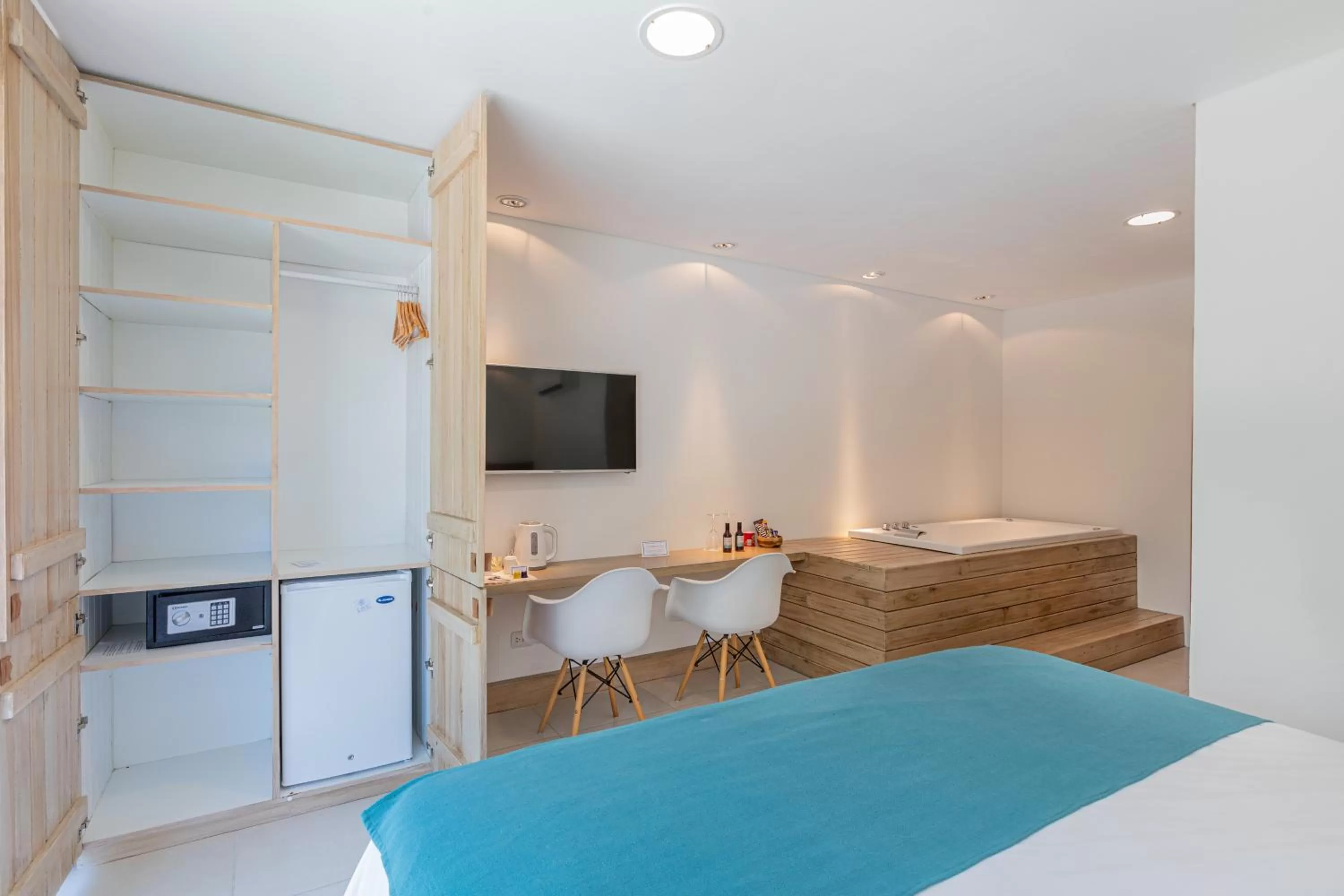 Photo of the whole room, Bed in Live Hotel Boutique (Adults only)