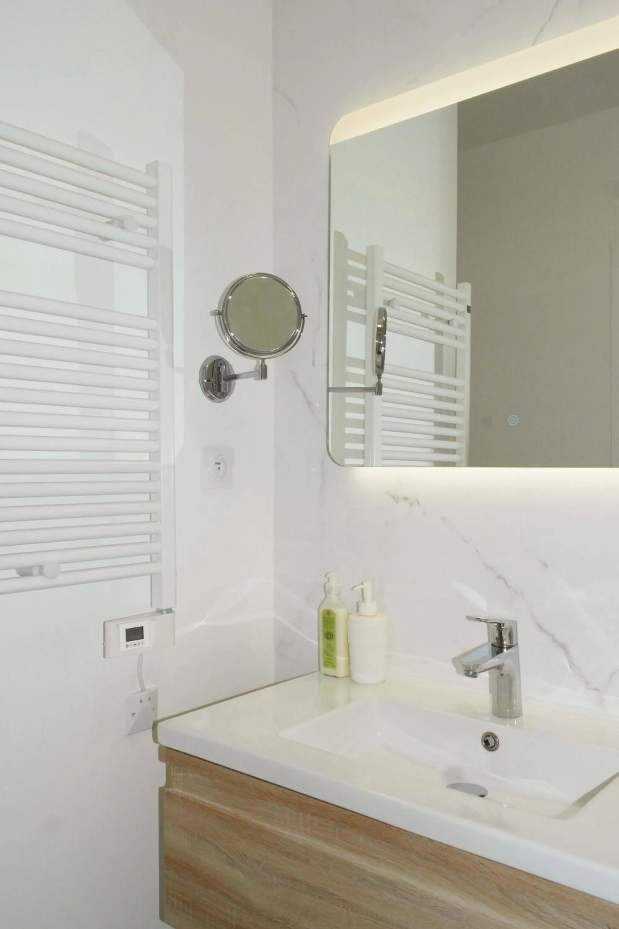 Shower in Hotel Belle-Vue Vieux-Port