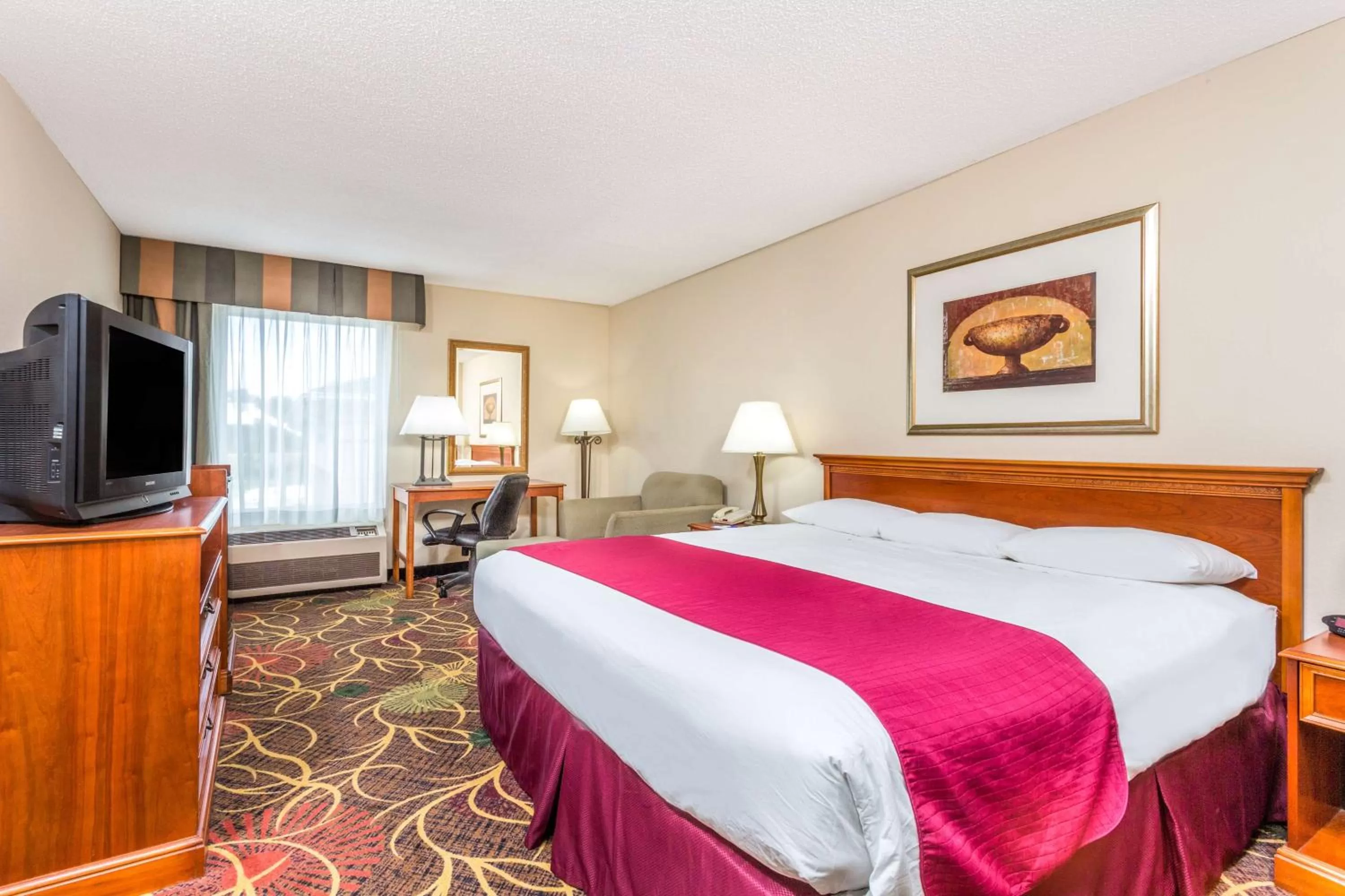 Deluxe King Room - Non-Smoking in Baymont by Wyndham Cornelia