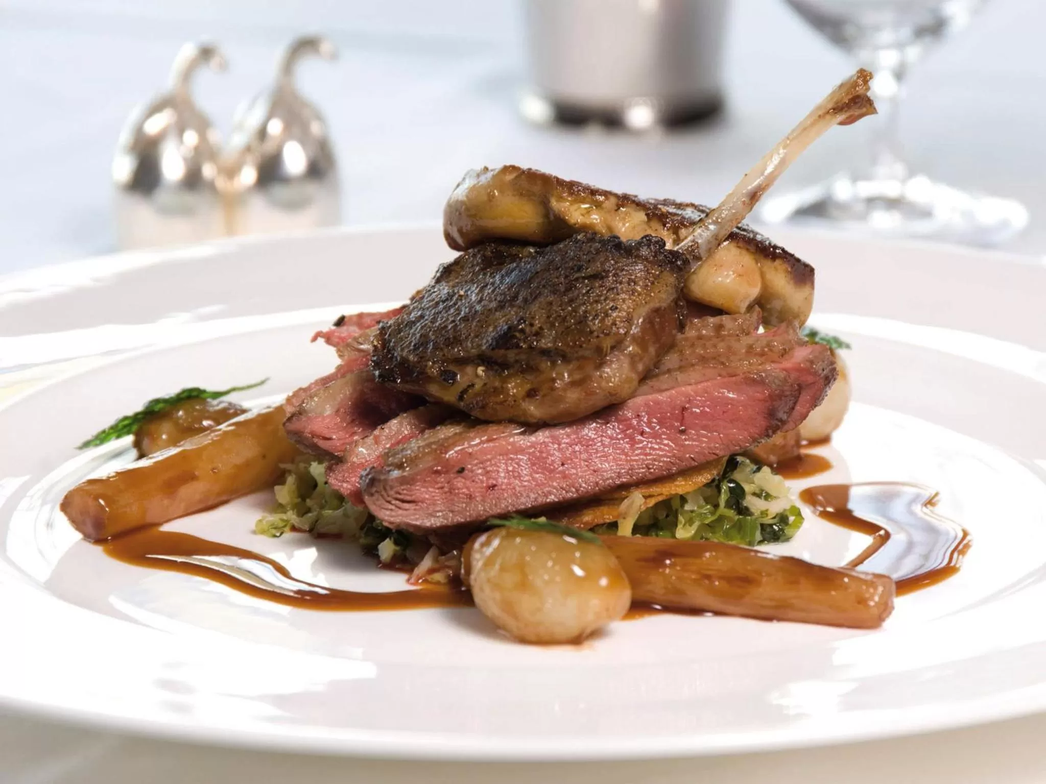 Food and drinks in Macdonald Compleat Angler