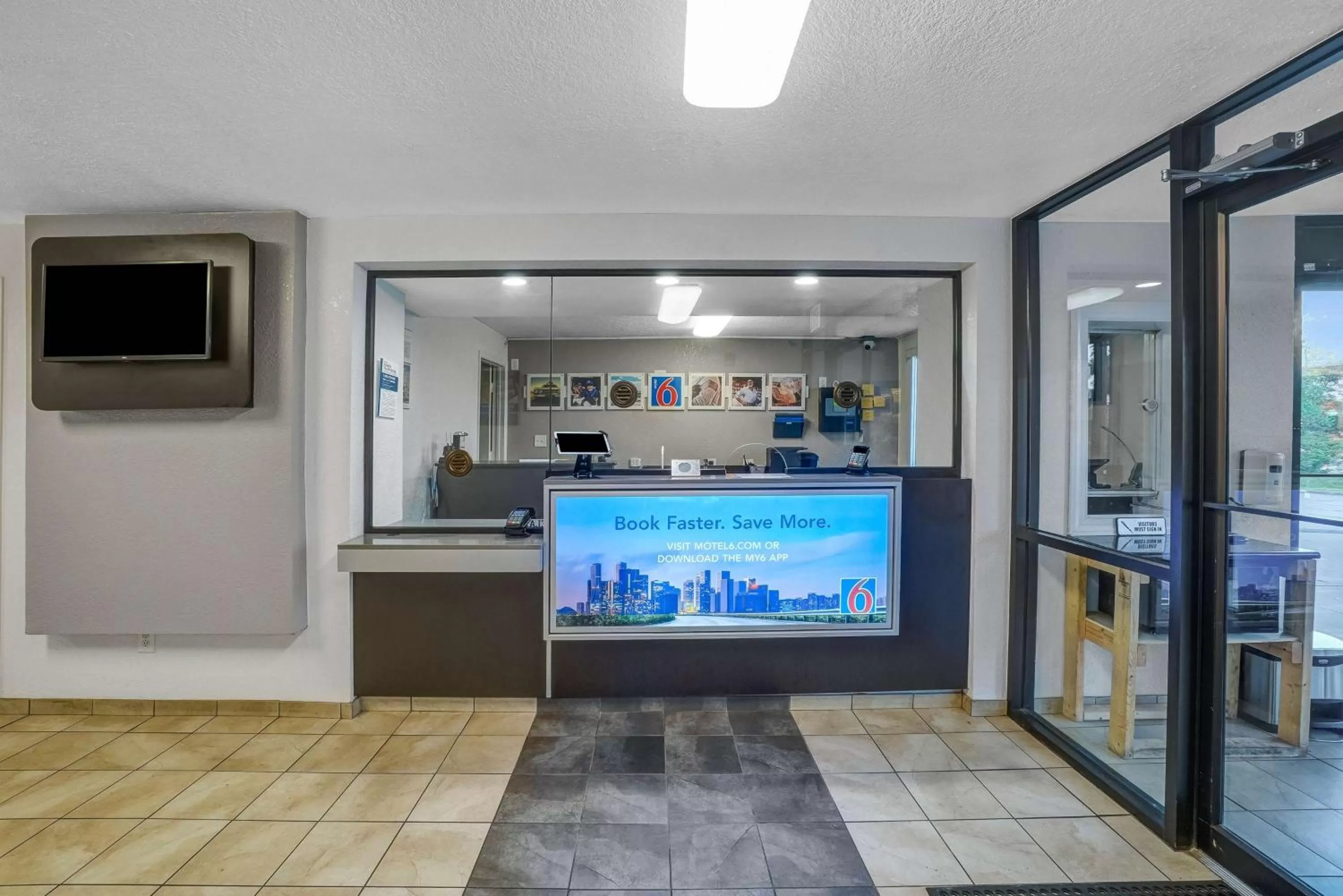 Lobby or reception in Motel 6-Lexington, KY - East I-75