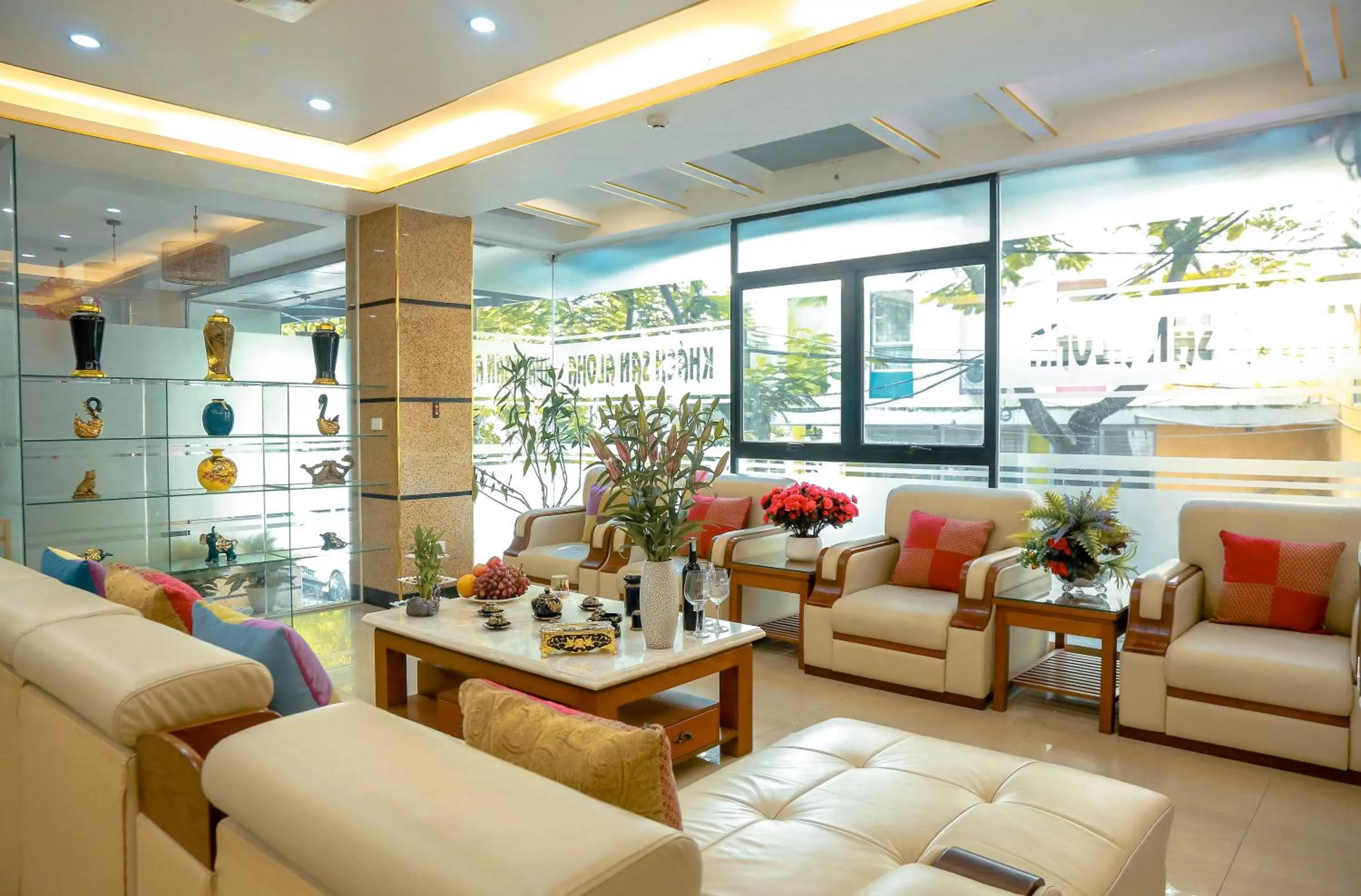 Living room in Aloha Hotel