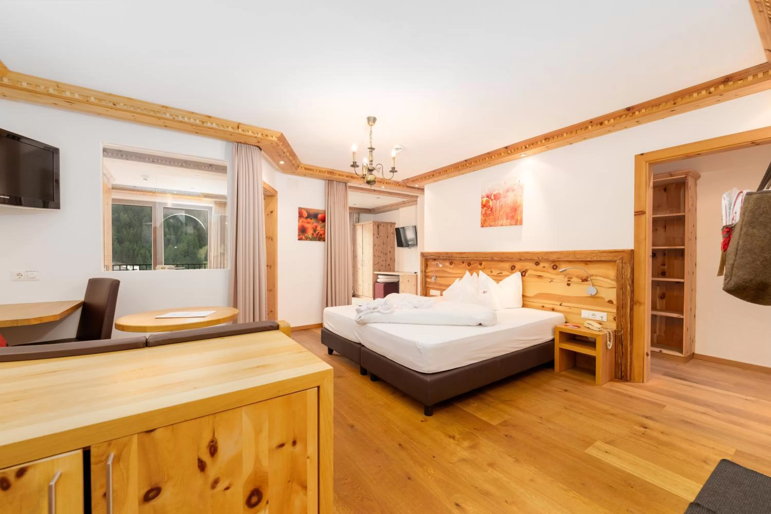 Photo of the whole room, Bed in Hotel Schwarzer Adler