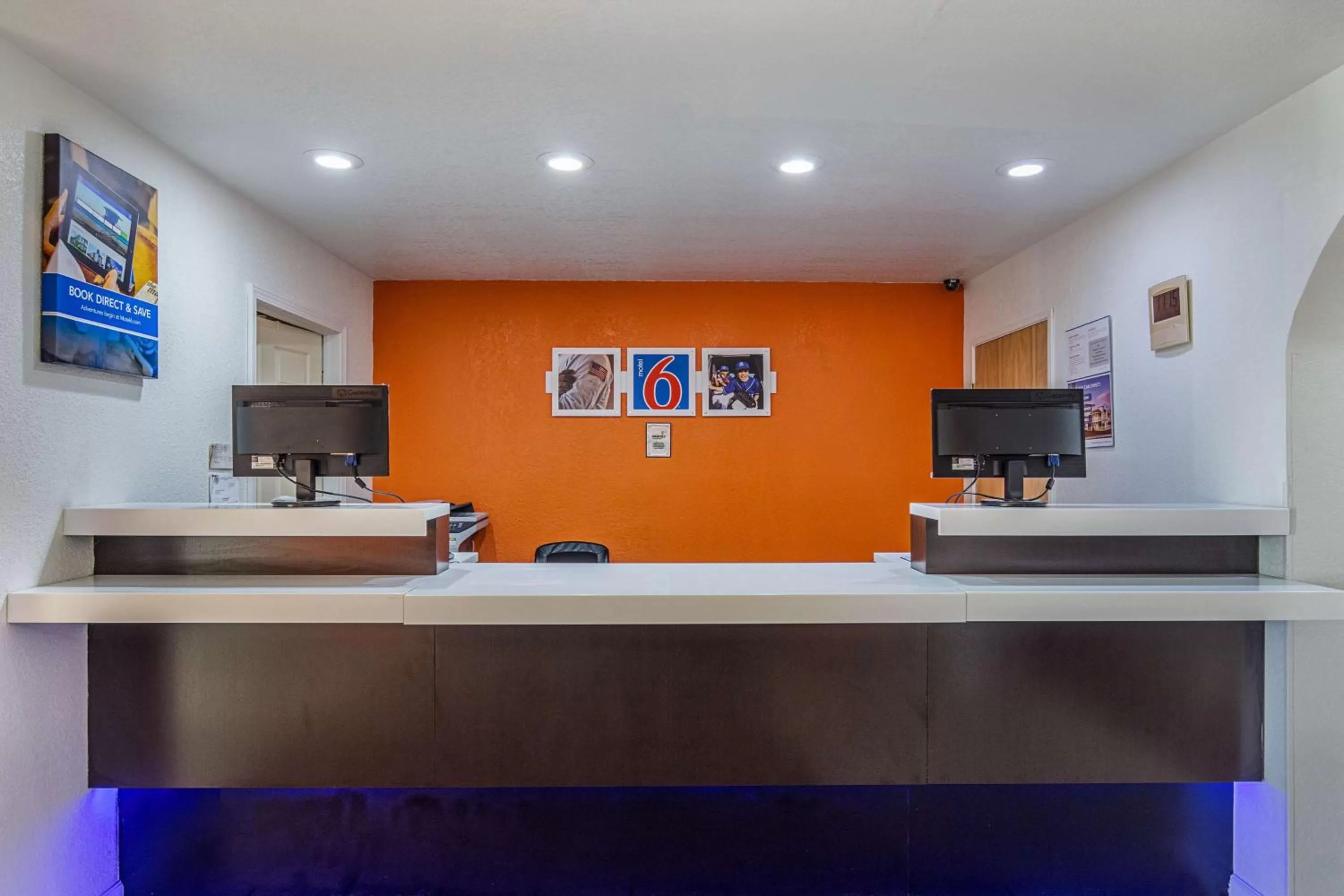 Lobby or reception in Motel 6-Mcalester, OK