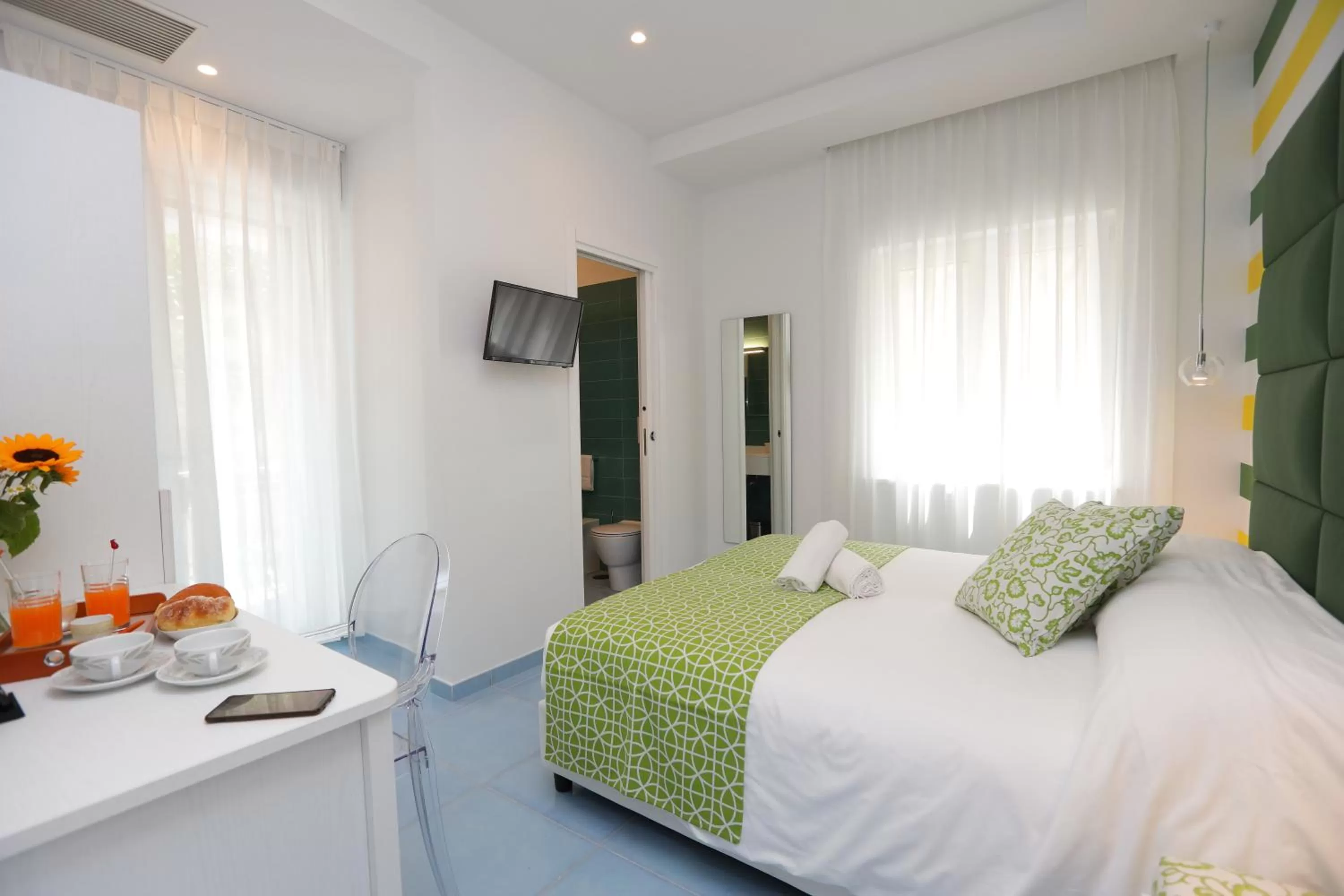 Photo of the whole room, Bed in Domus Meta