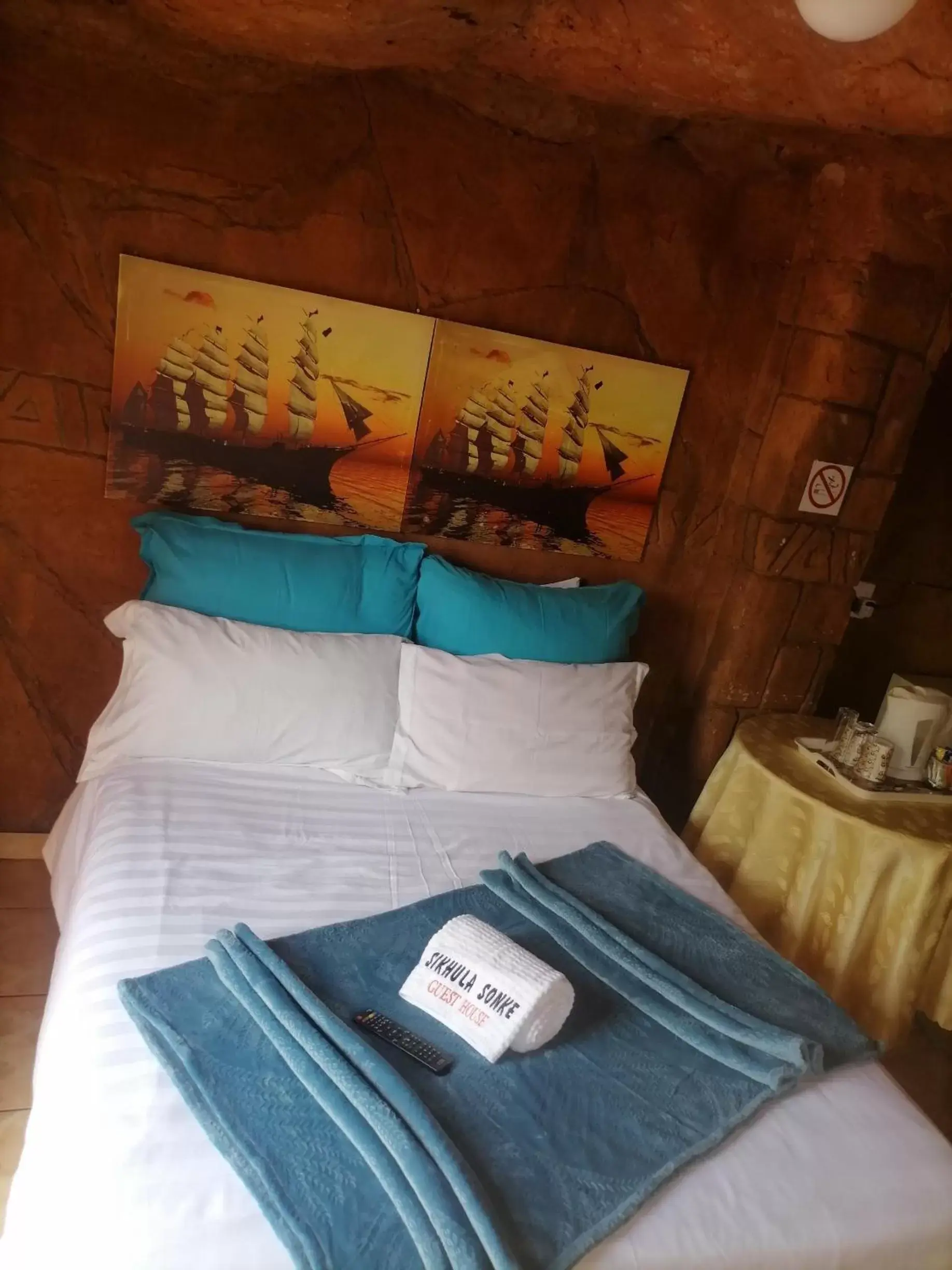 Deluxe Double Room with Castle View in Sikhula Sonke Guest House Deluxe Double Room with Castle View in Sikhula Sonke Guest House