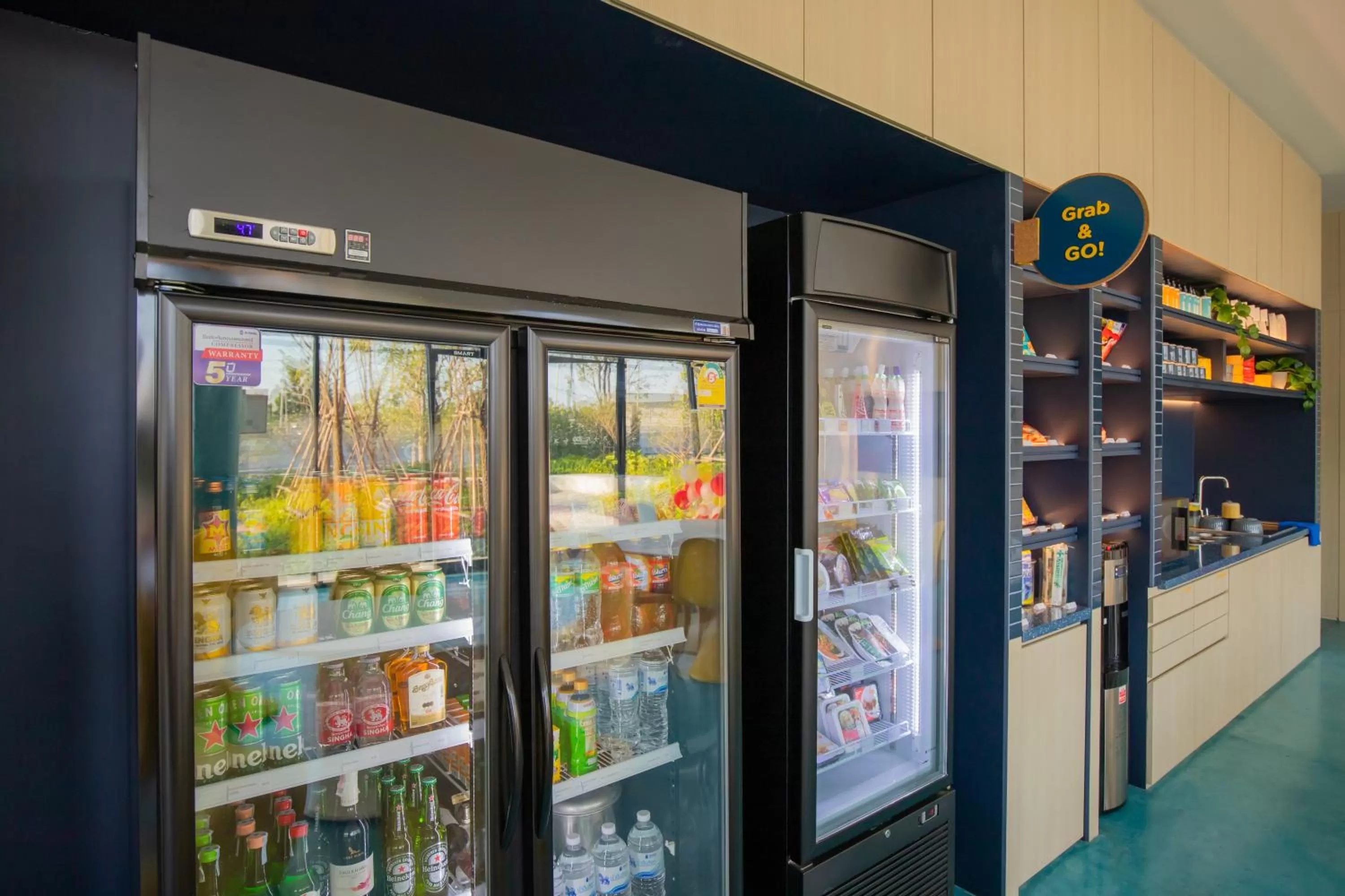 Restaurant/places to eat in GO Hotel Bowin at Robinson Lifestyle Bowin