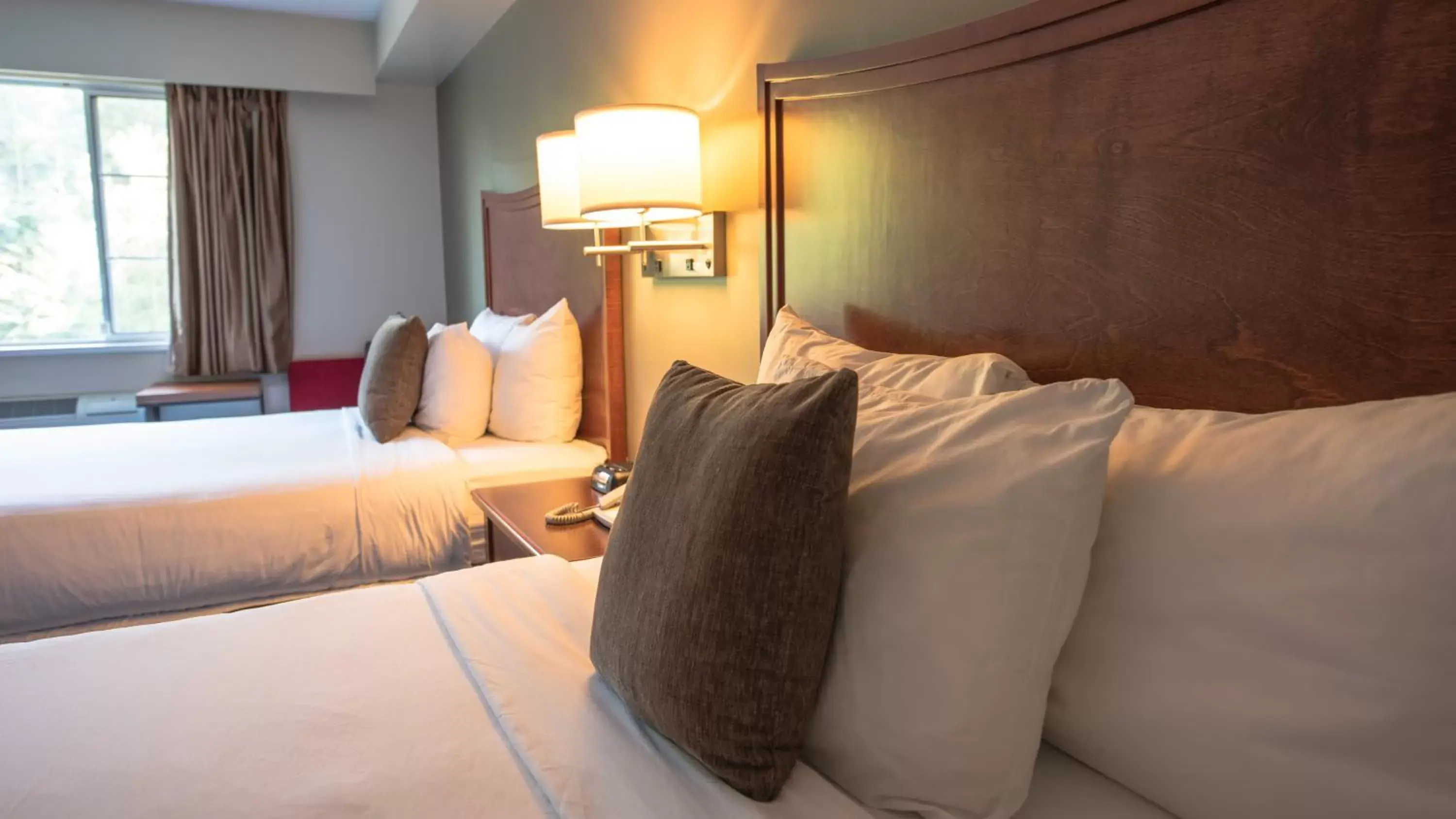 Double Room with Two Double Beds in Gibsons Garden Hotel Double Room with Two Double Beds in Gibsons Garden Hotel