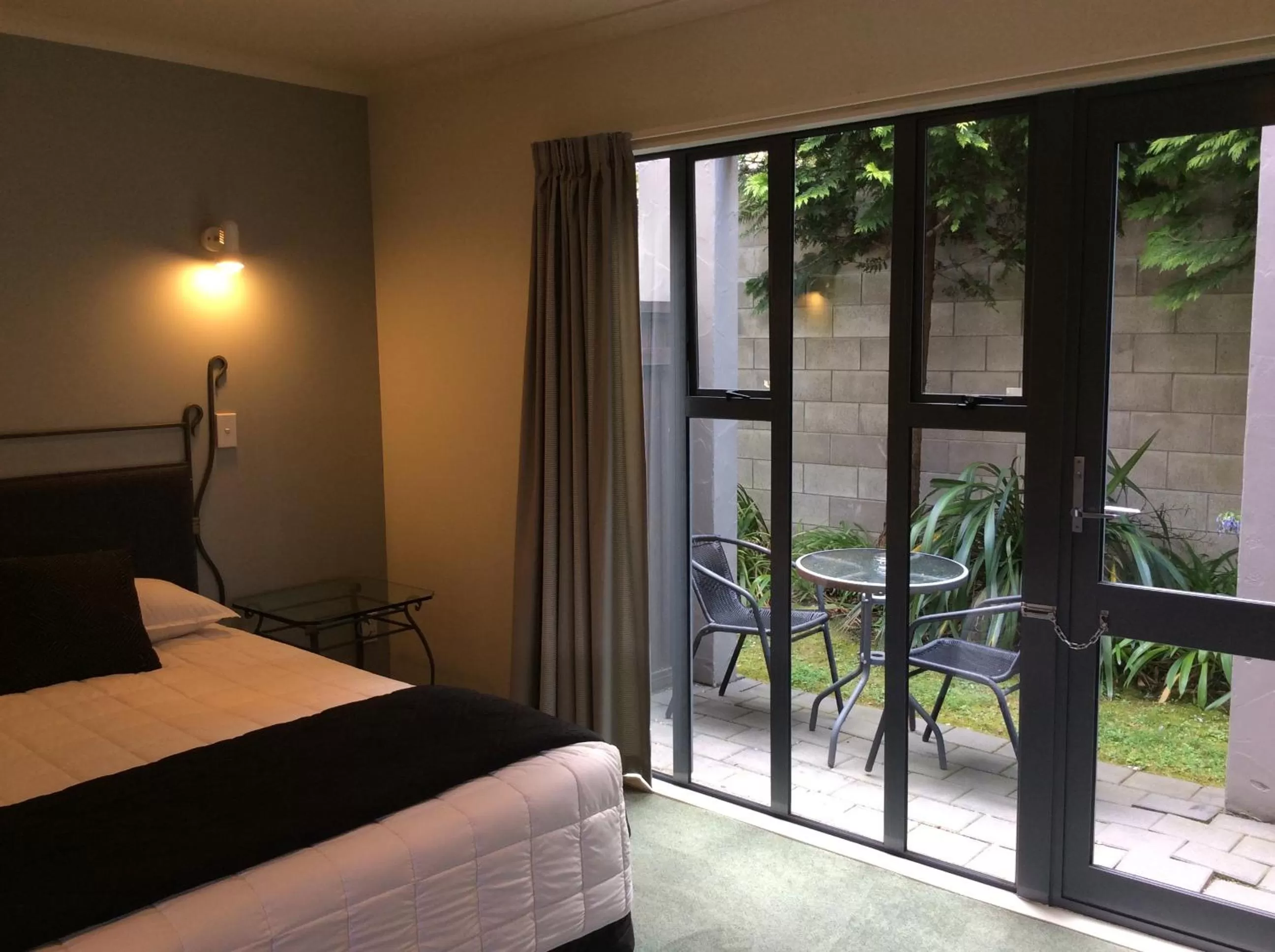 Bedroom, Bed in Chancellor Motor Lodge and Conference Centre