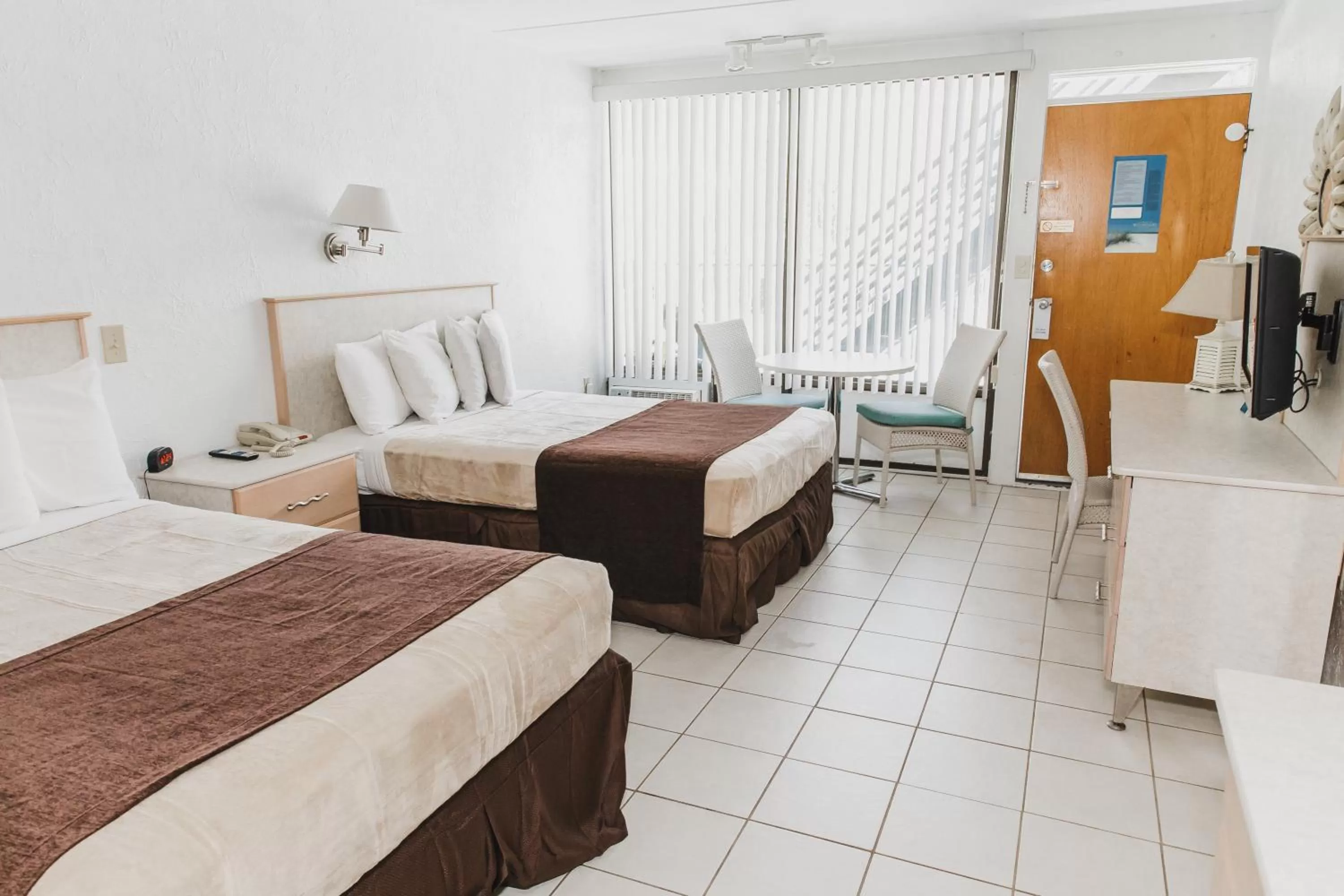 Bed in Heart of Wildwood Motel