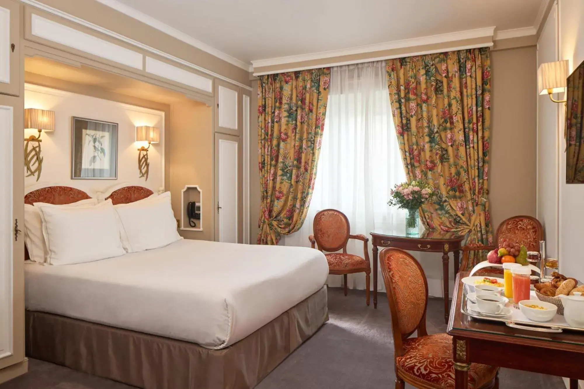 Classic Room in Majestic Hotel Spa - Champs Elysées Classic Room in Majestic Hotel Spa - Champs Elysées