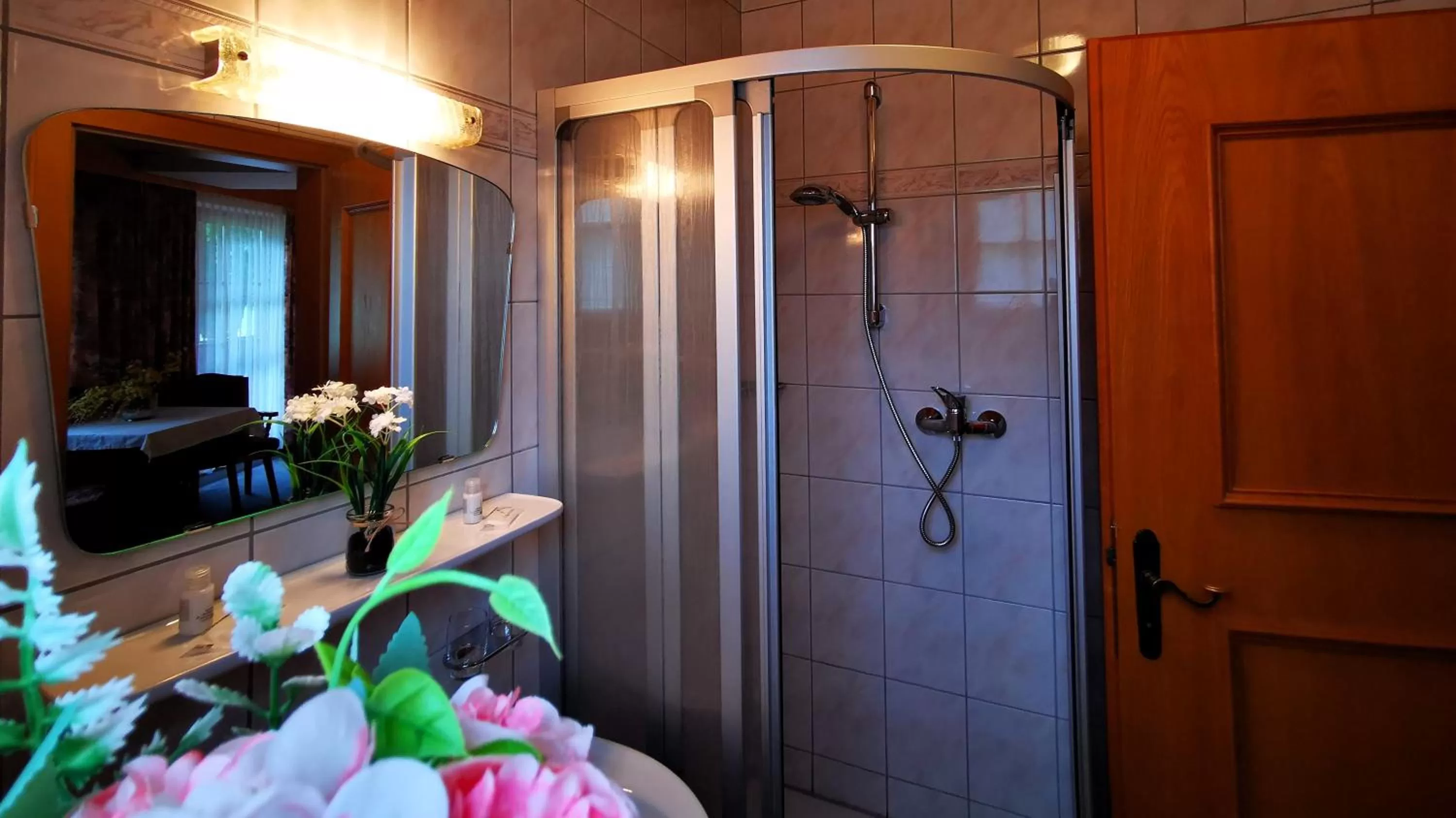 Shower, Bathroom in Gasthof Geronimo