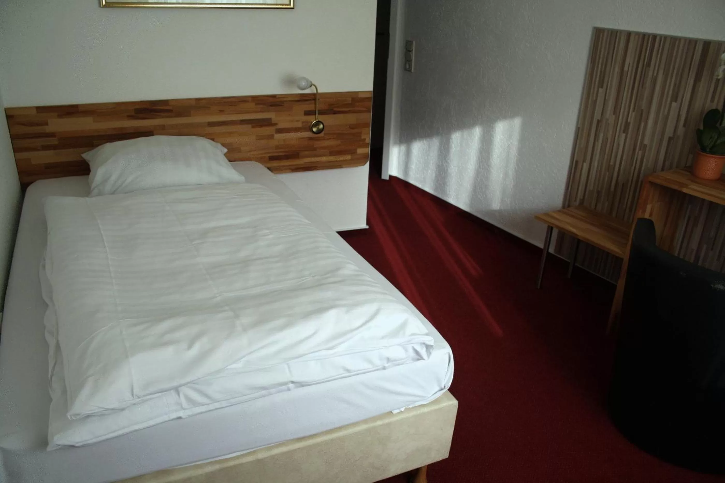 Photo of the whole room, Bed in Hotel-Nachtwächter