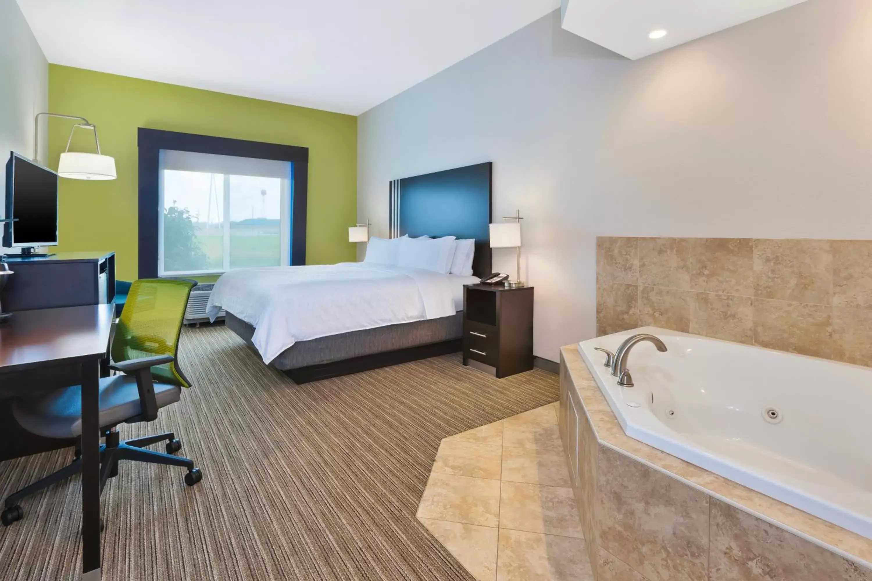 King Suite with Jetted Tub in Holiday Inn Express & Suites - Effingham by IHG King Suite with Jetted Tub in Holiday Inn Express & Suites - Effingham by IHG