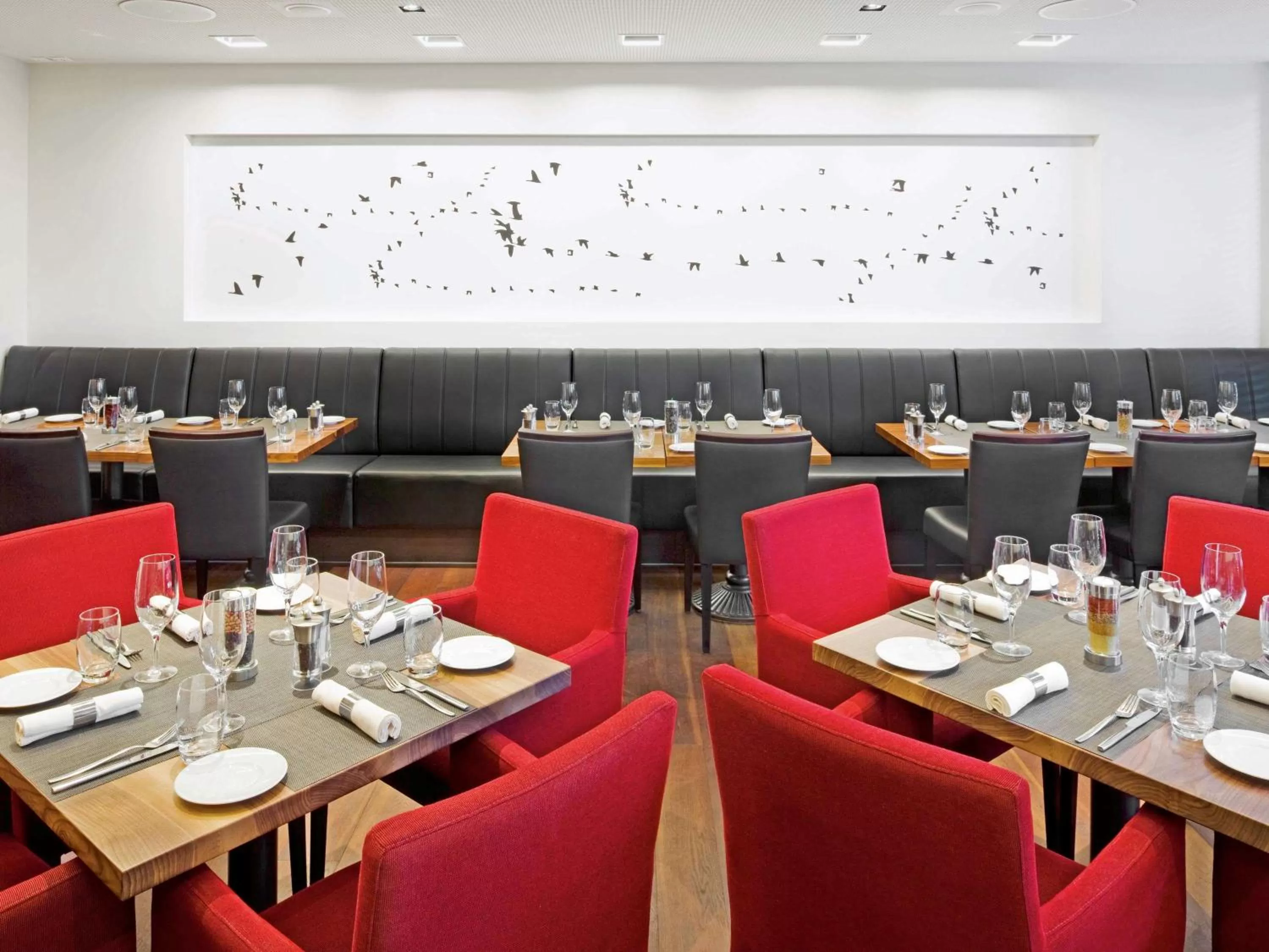 Restaurant/places to eat in Mövenpick Hotel Zurich Airport