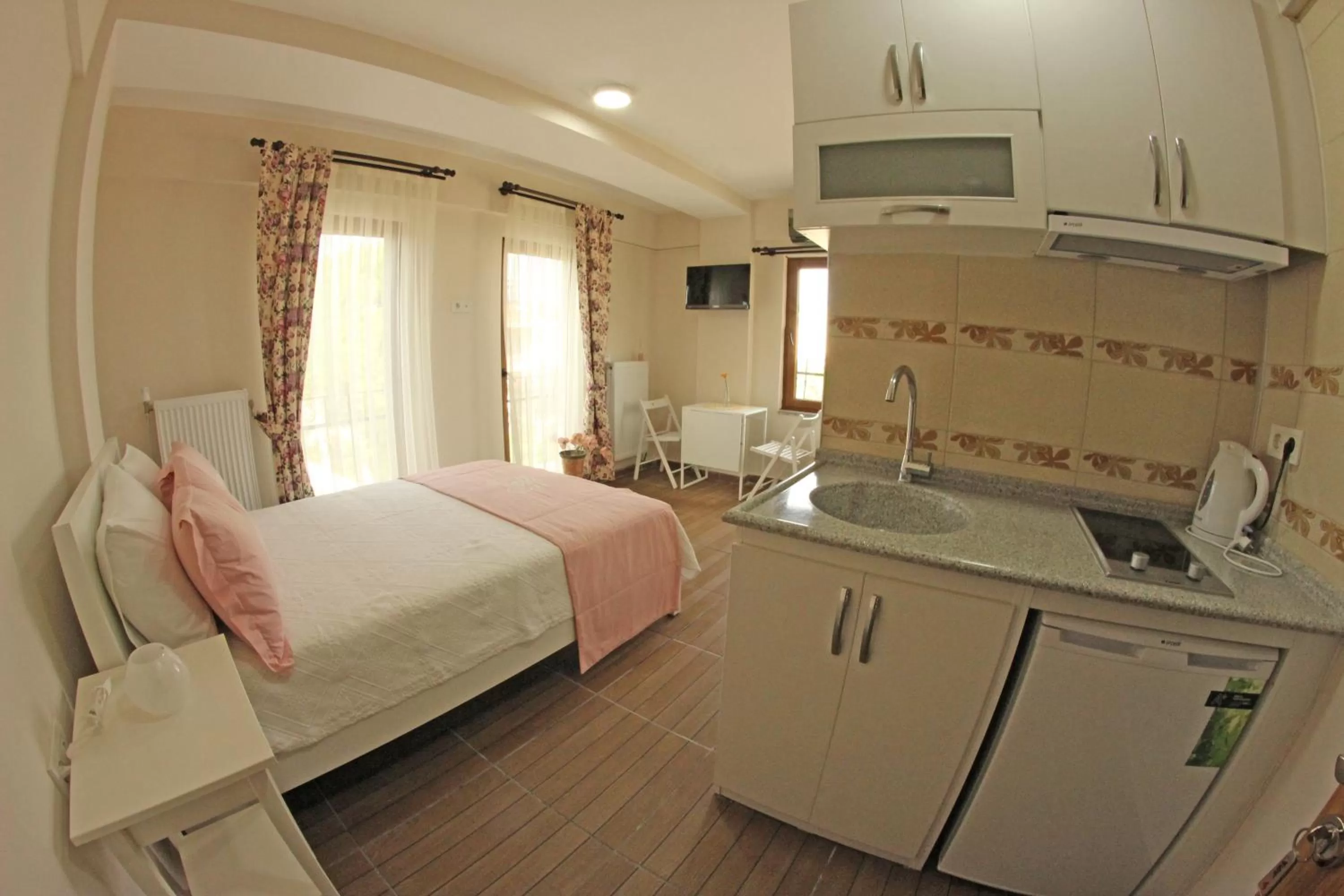 Coffee/tea facilities, Bed in Ede Apart Otel