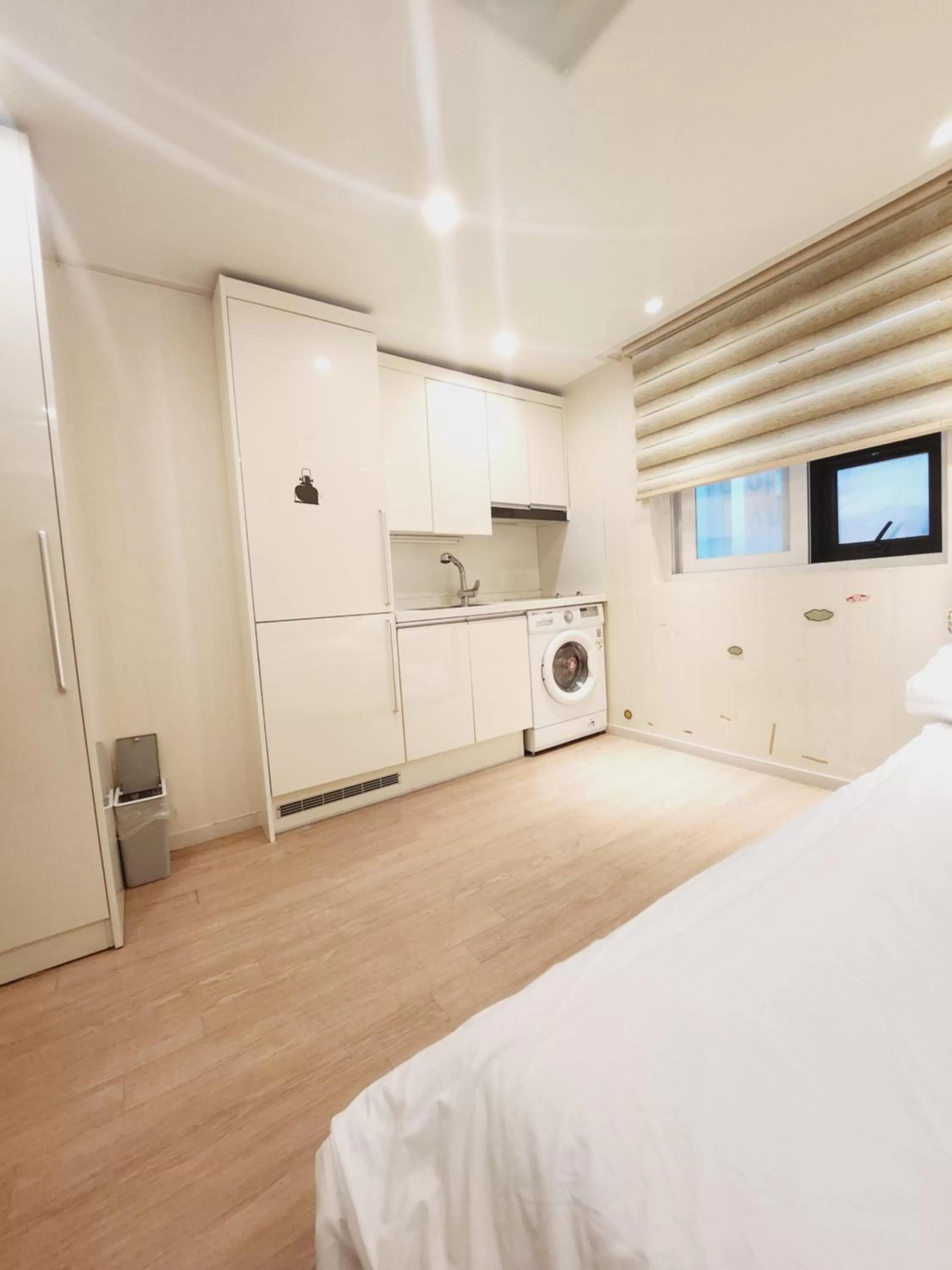 washing machine, Kitchen/Kitchenette in Olive hostel R(Residence)