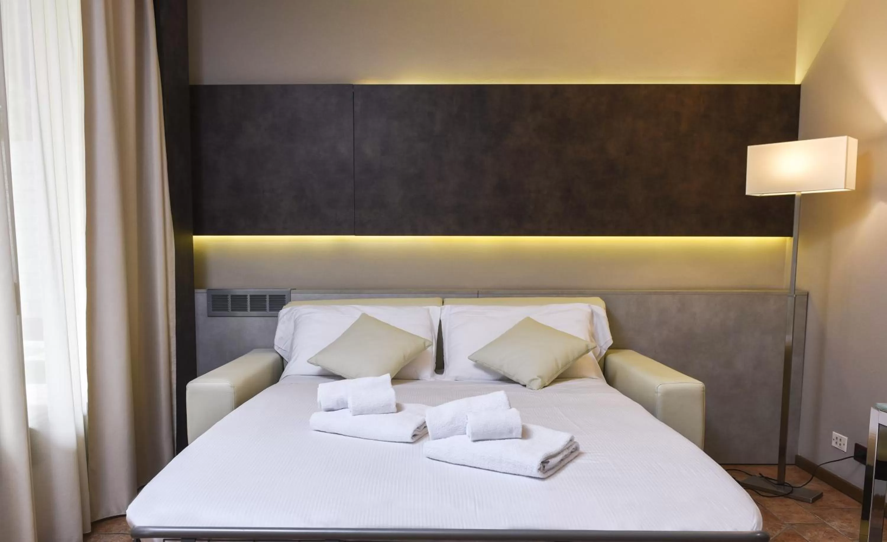 Living room, Bed in Best Western Plus Hotel Modena Resort