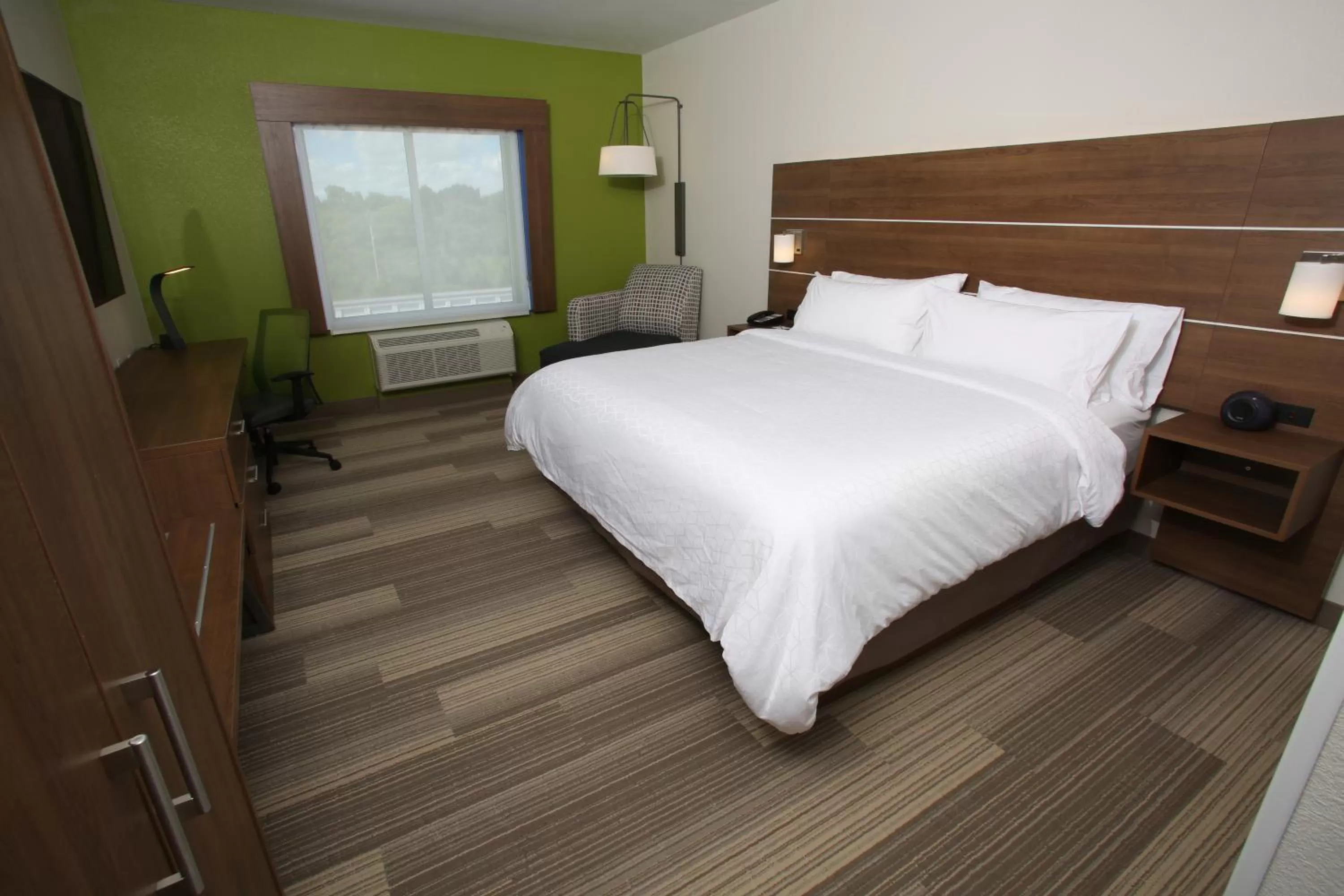 Bedroom, Bed in Holiday Inn Express - McCook by IHG