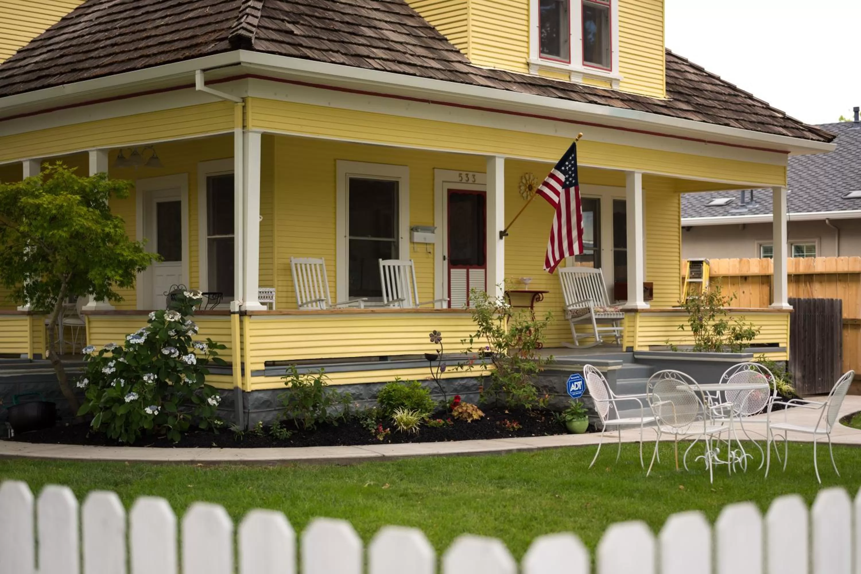 Facade/entrance in Poppy Sister Inn
