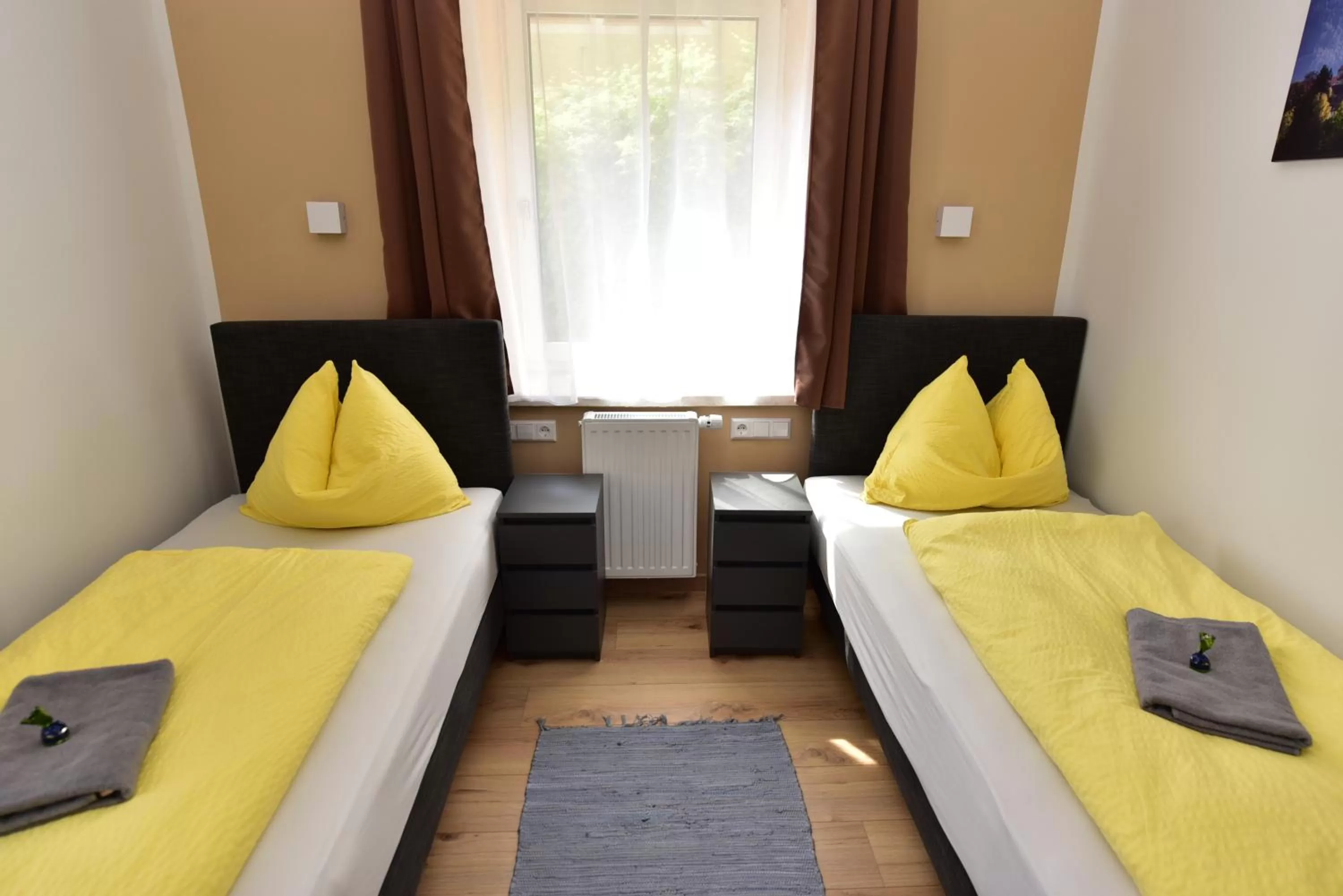 Bed in Ferienwohnungen und Zimmer Yassi