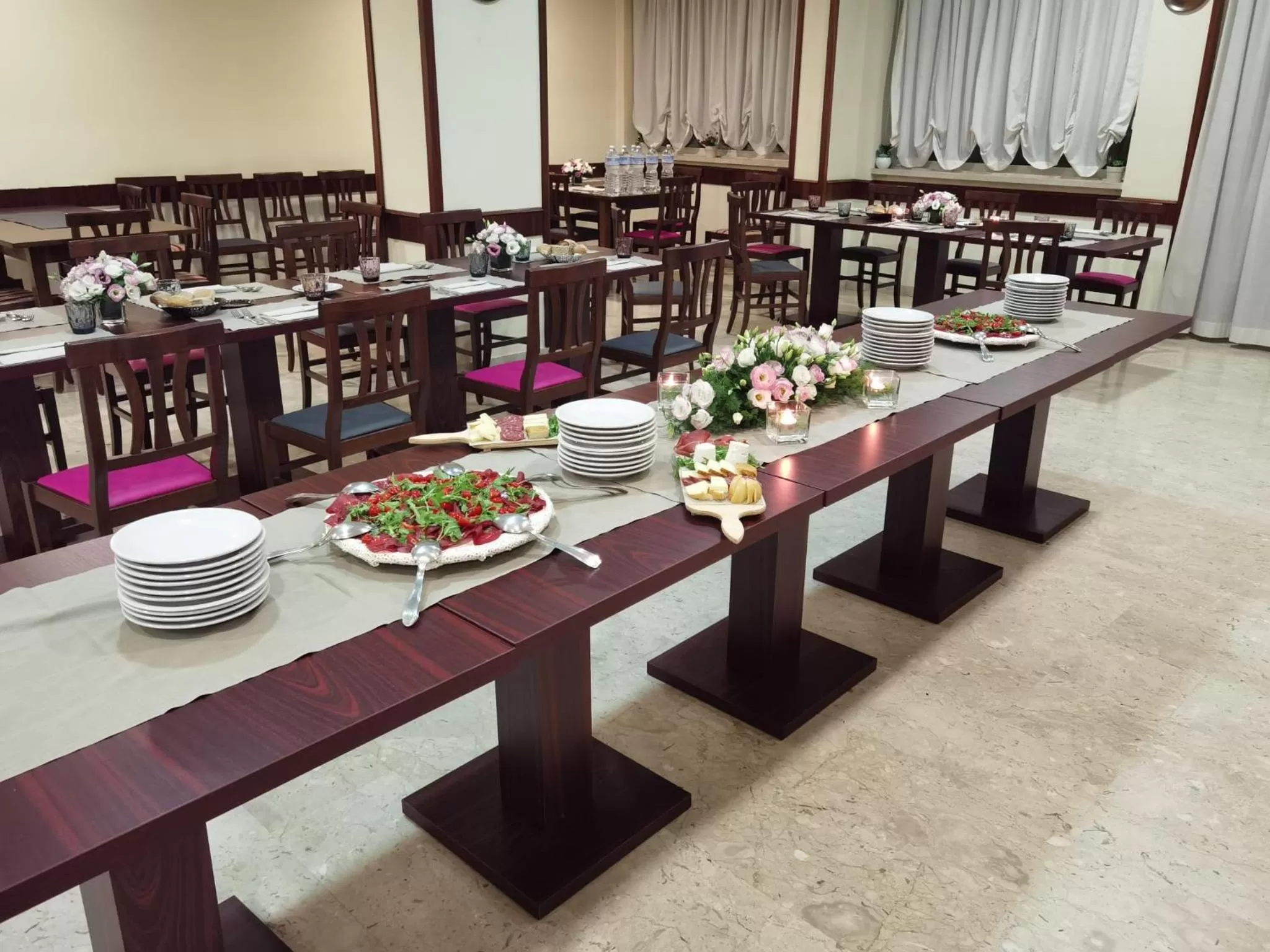 Restaurant/places to eat in Hotel Marconi