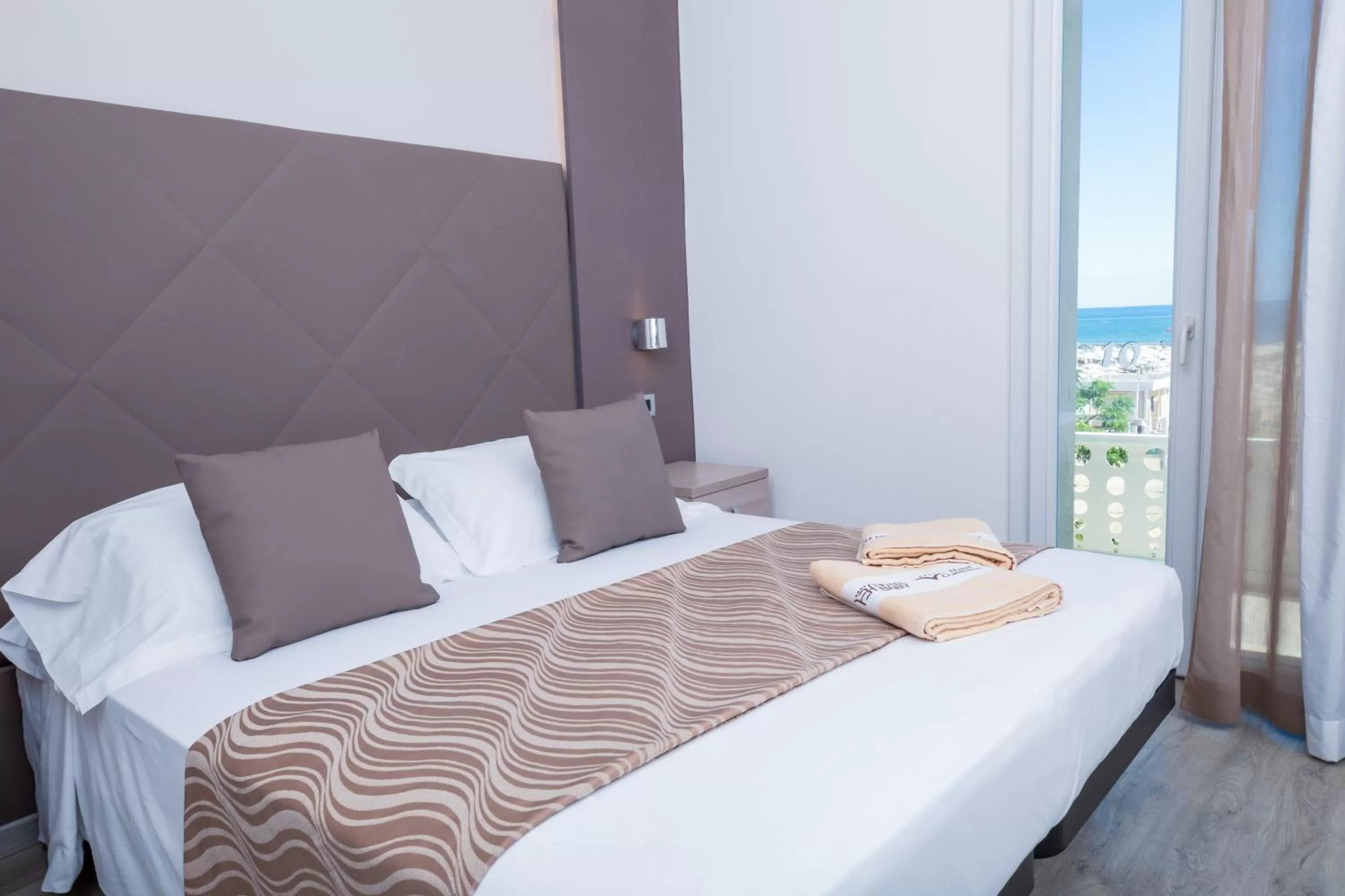 Photo of the whole room, Bed in Hotel Baby