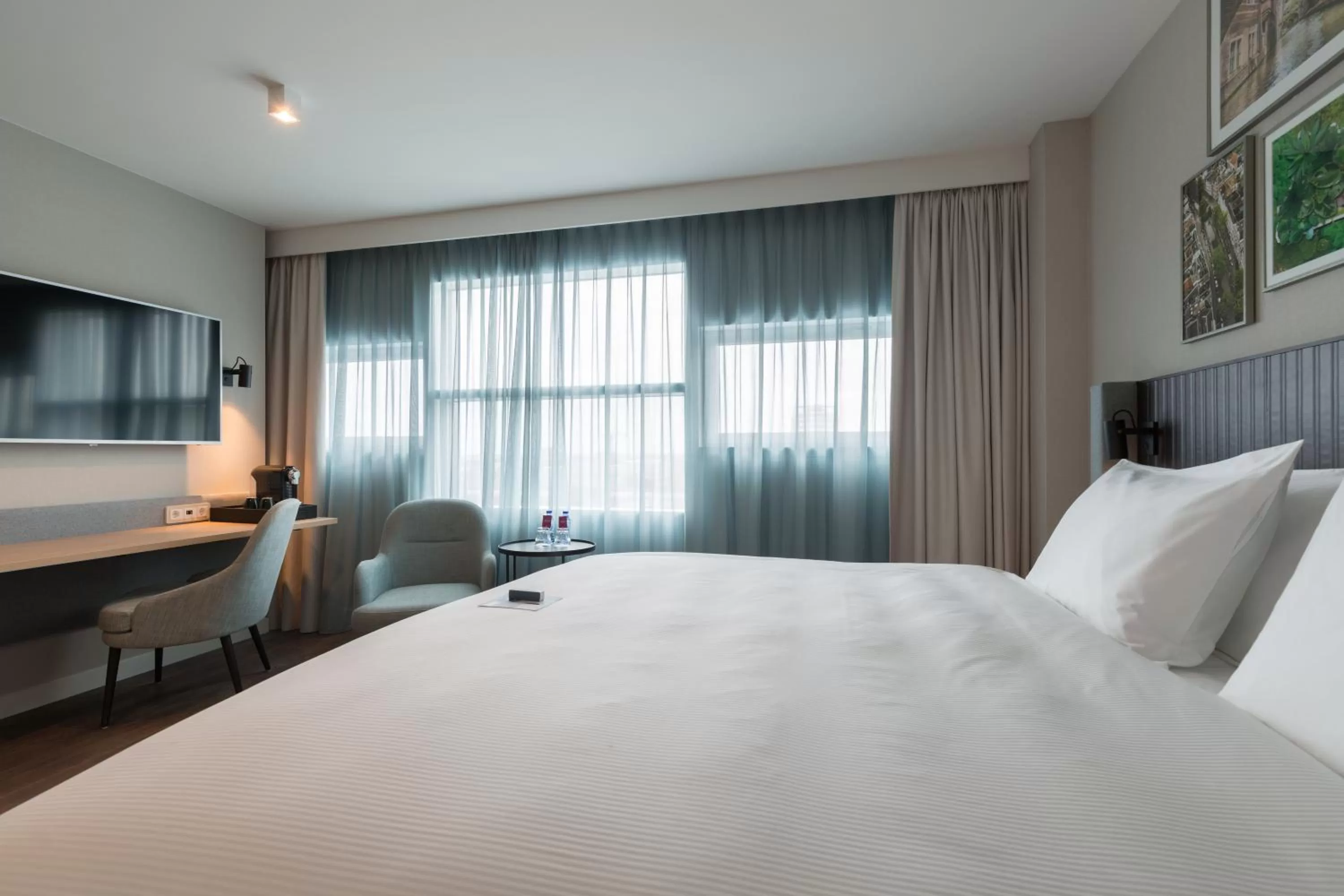 Coffee/tea facilities, Bed in Crowne Plaza Utrecht - Central Station by IHG