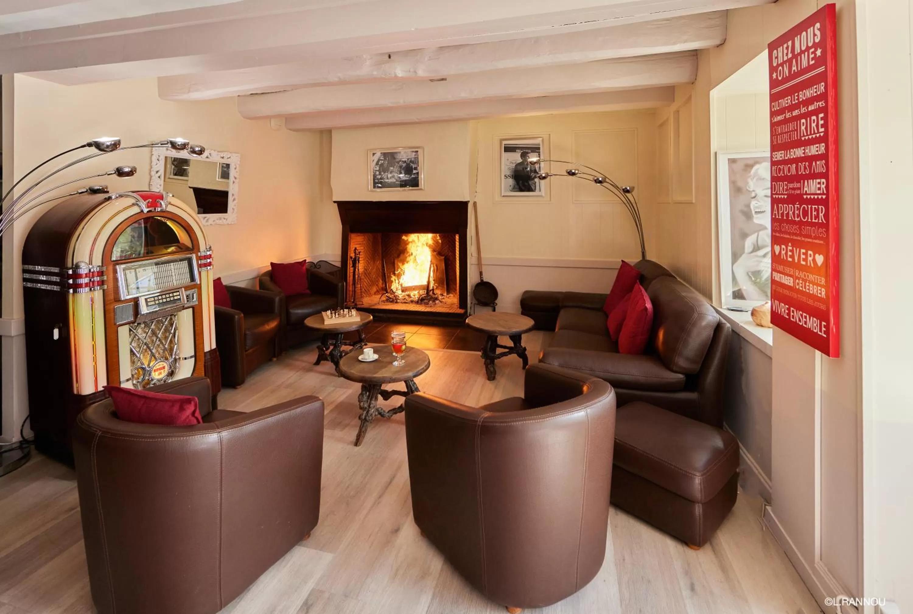 Lounge or bar in Logis Hotel, restaurant et spa Le Relais De Broceliande