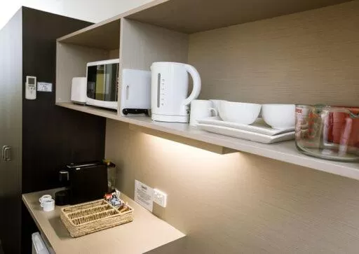 Coffee/tea facilities in Shoreline Hotel