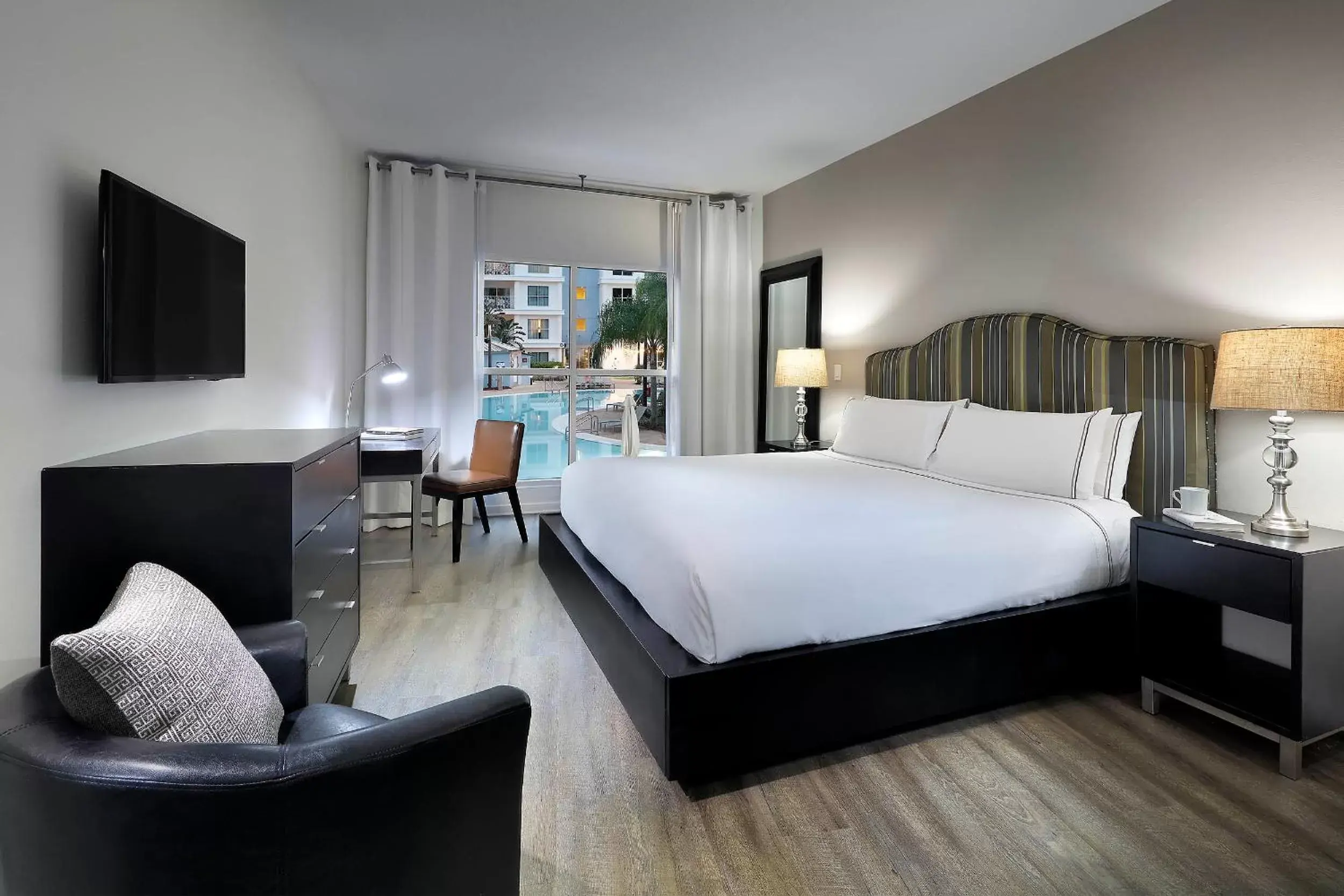 One-Bedroom Suite with Pool View in Meliá Orlando Celebration One-Bedroom Suite with Pool View in Meliá Orlando Celebration