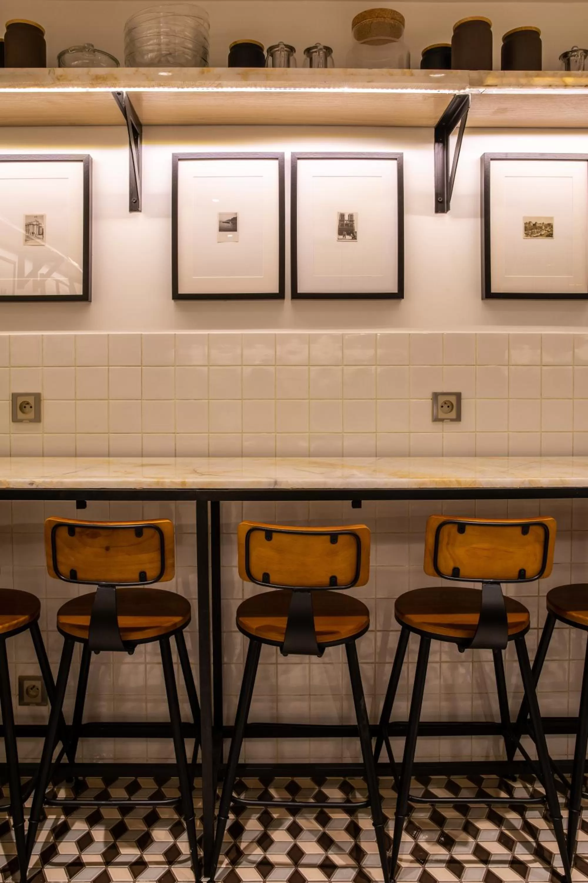 Restaurant/places to eat in Rose Bourbon