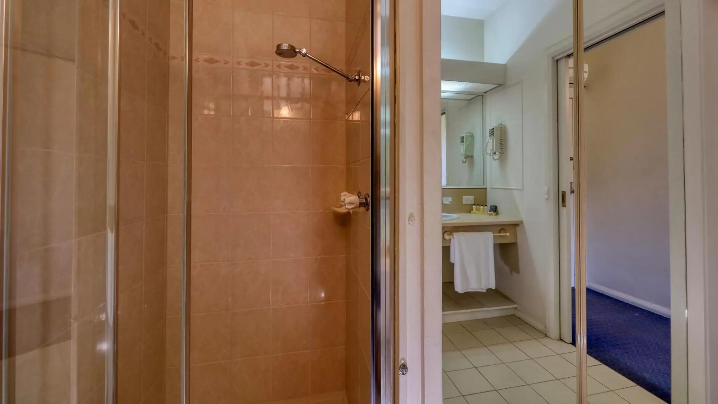 Budget Double Room in Swan Hill Resort Budget Double Room in Swan Hill Resort