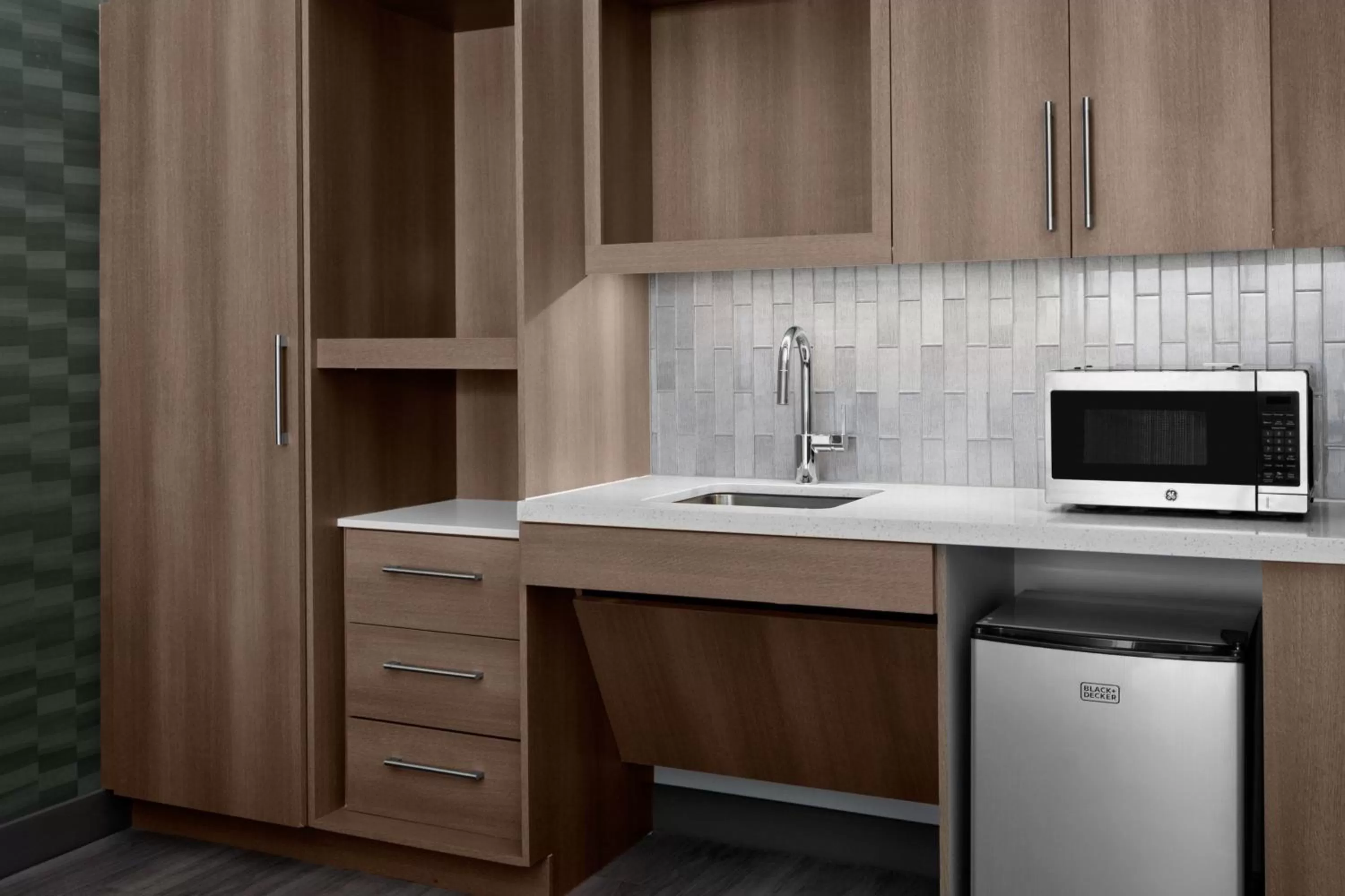 Kitchen or kitchenette in Element Moab