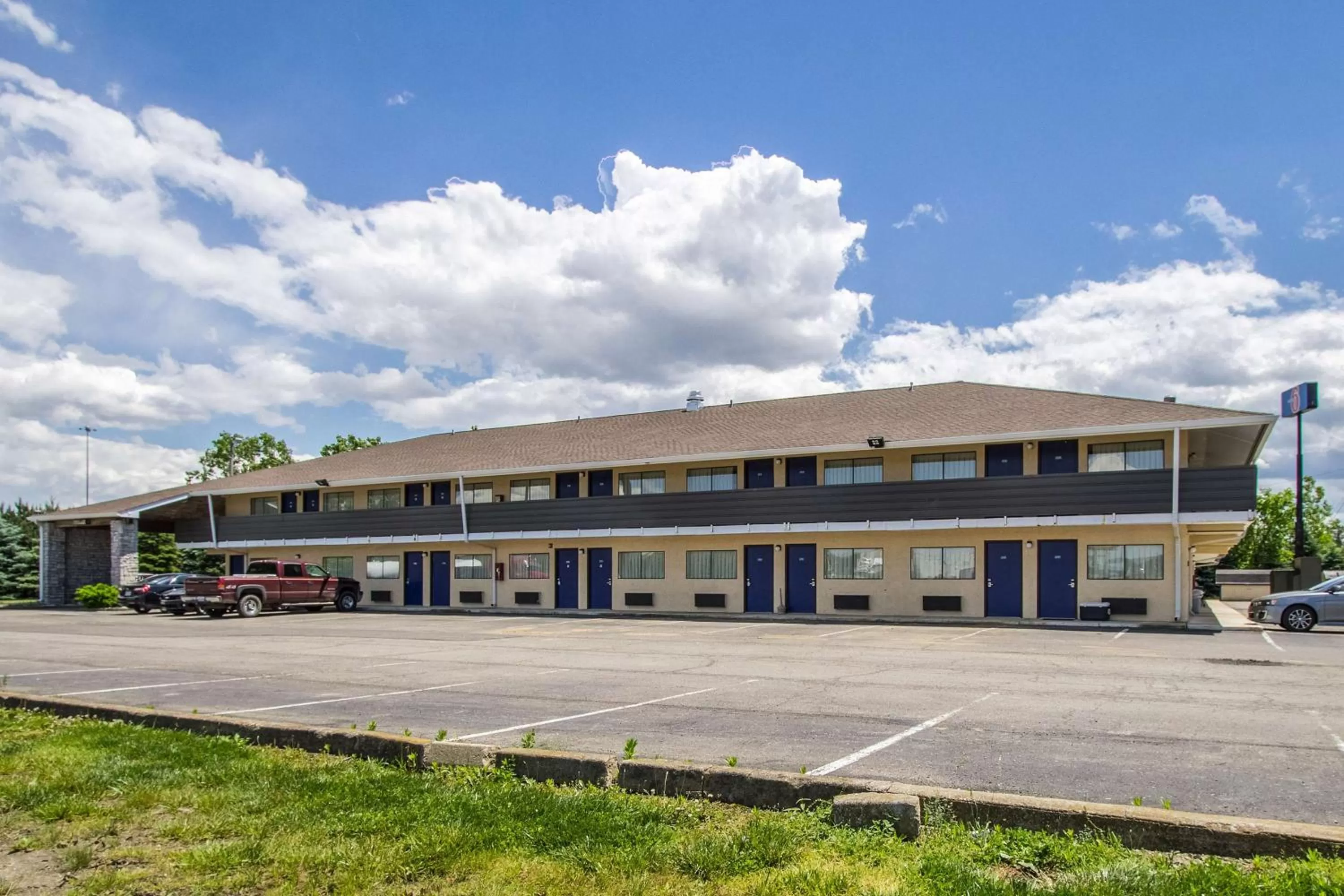 Property building in Motel 6-Ashland, OH