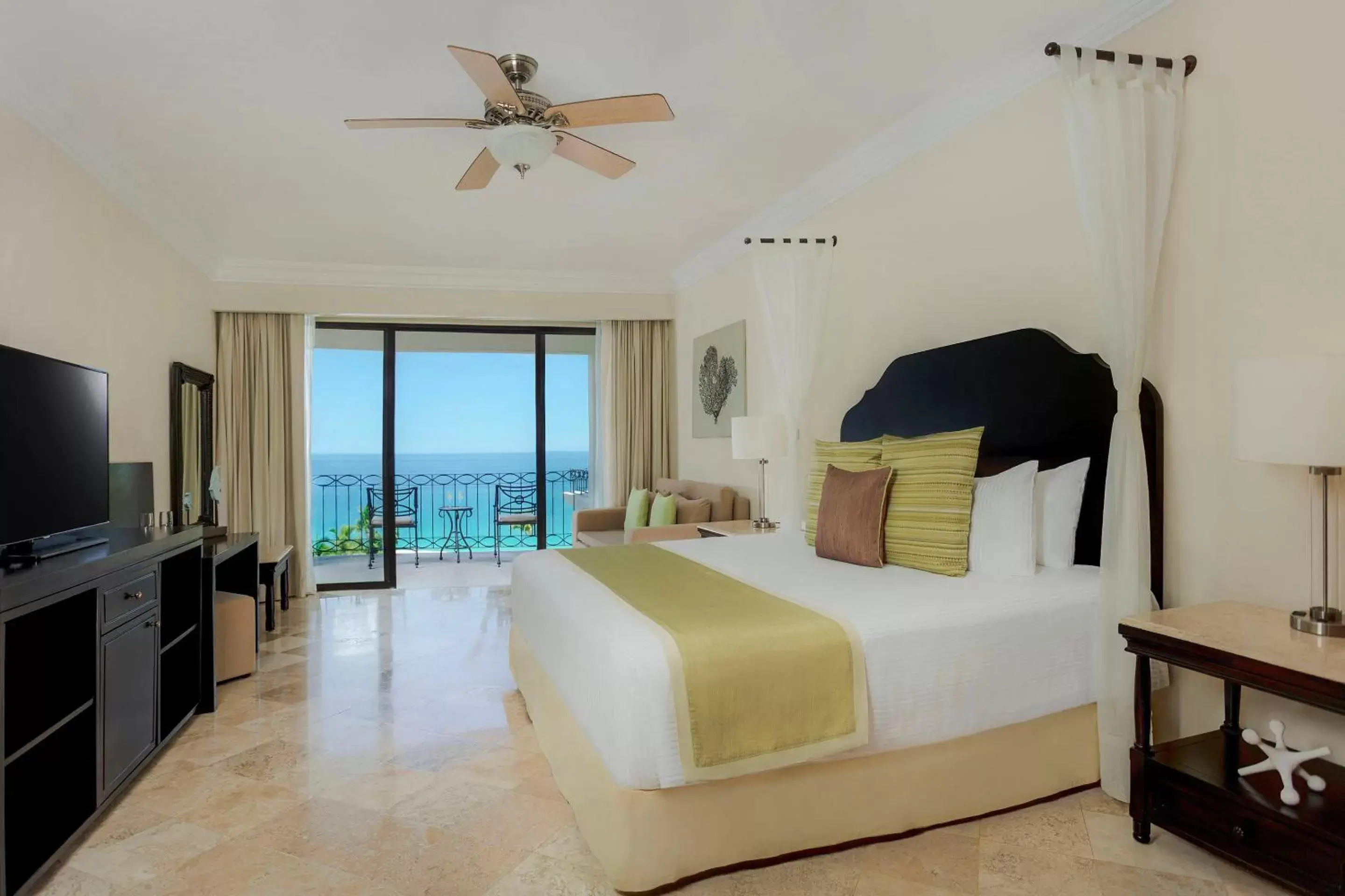 Preferred Club Junior Suite Ocean Front King in Dreams Los Cabos Suites Golf Resort & Spa Preferred Club Junior Suite Ocean Front King in Dreams Los Cabos Suites Golf Resort & Spa