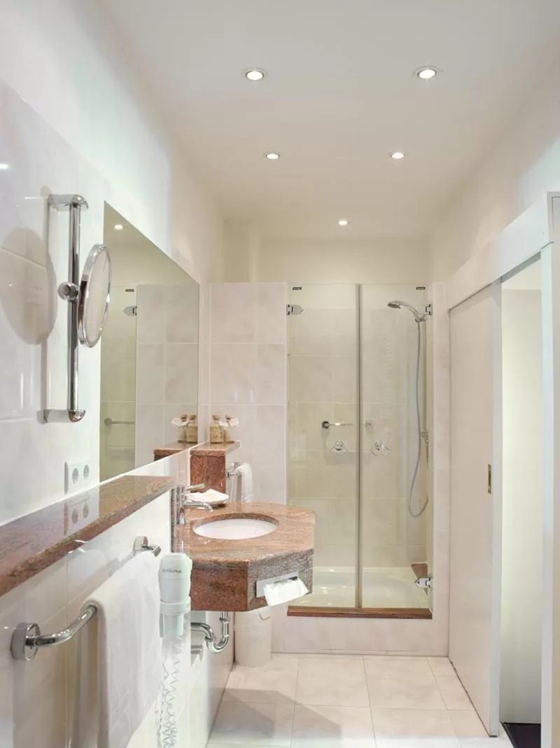 Bathroom in Hotel und Restaurant Burg Schnellenberg