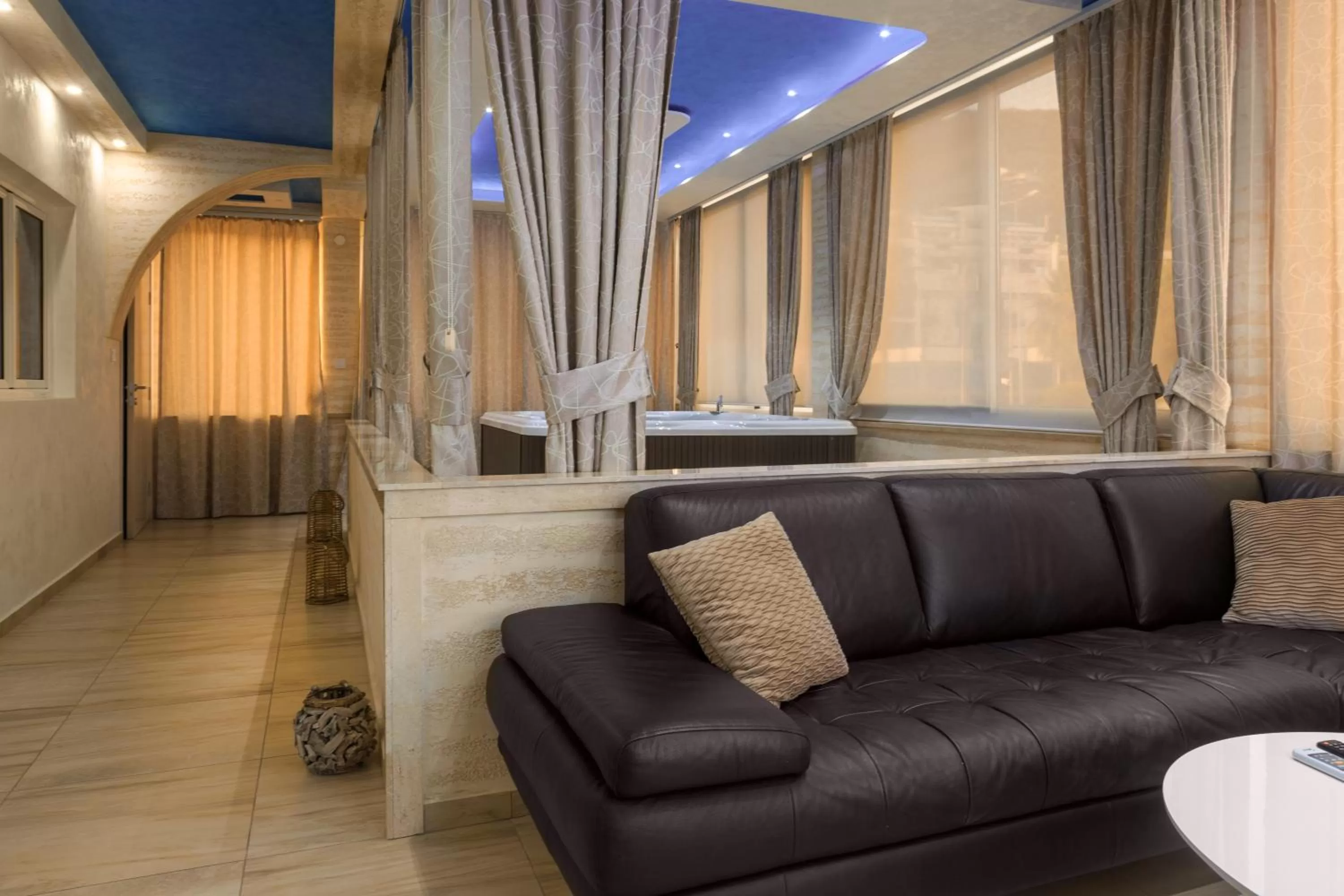 Bath, Seating Area in Hotel Maksim