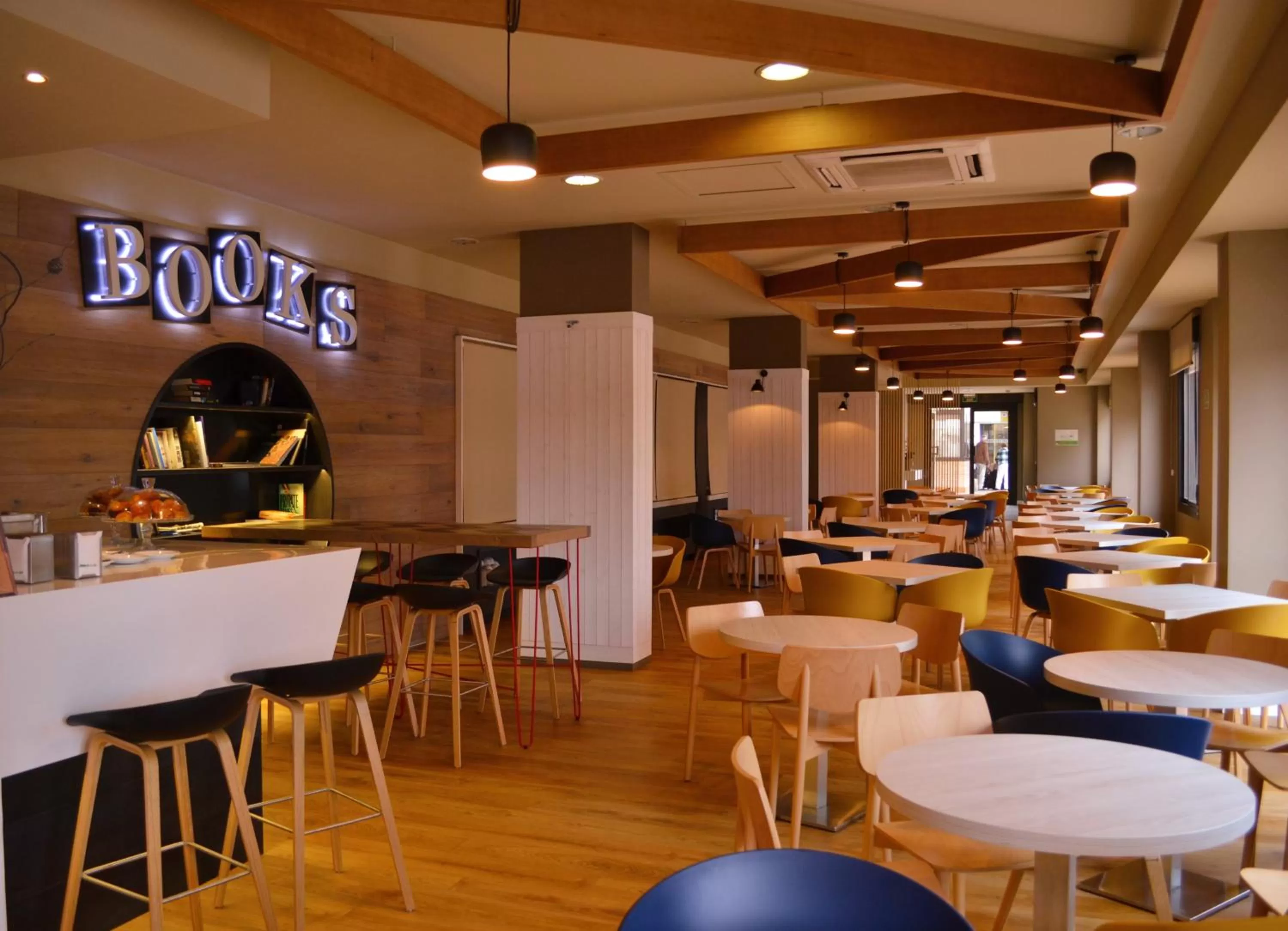 Restaurant/places to eat in Compostela Suites